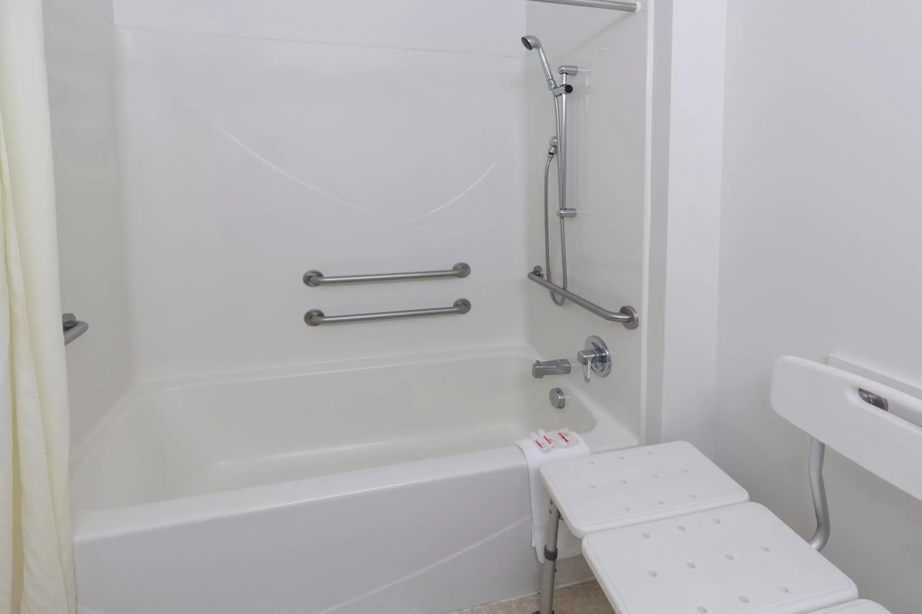 Bath, Bathroom in Super 8 by Wyndham Central Pt Medford