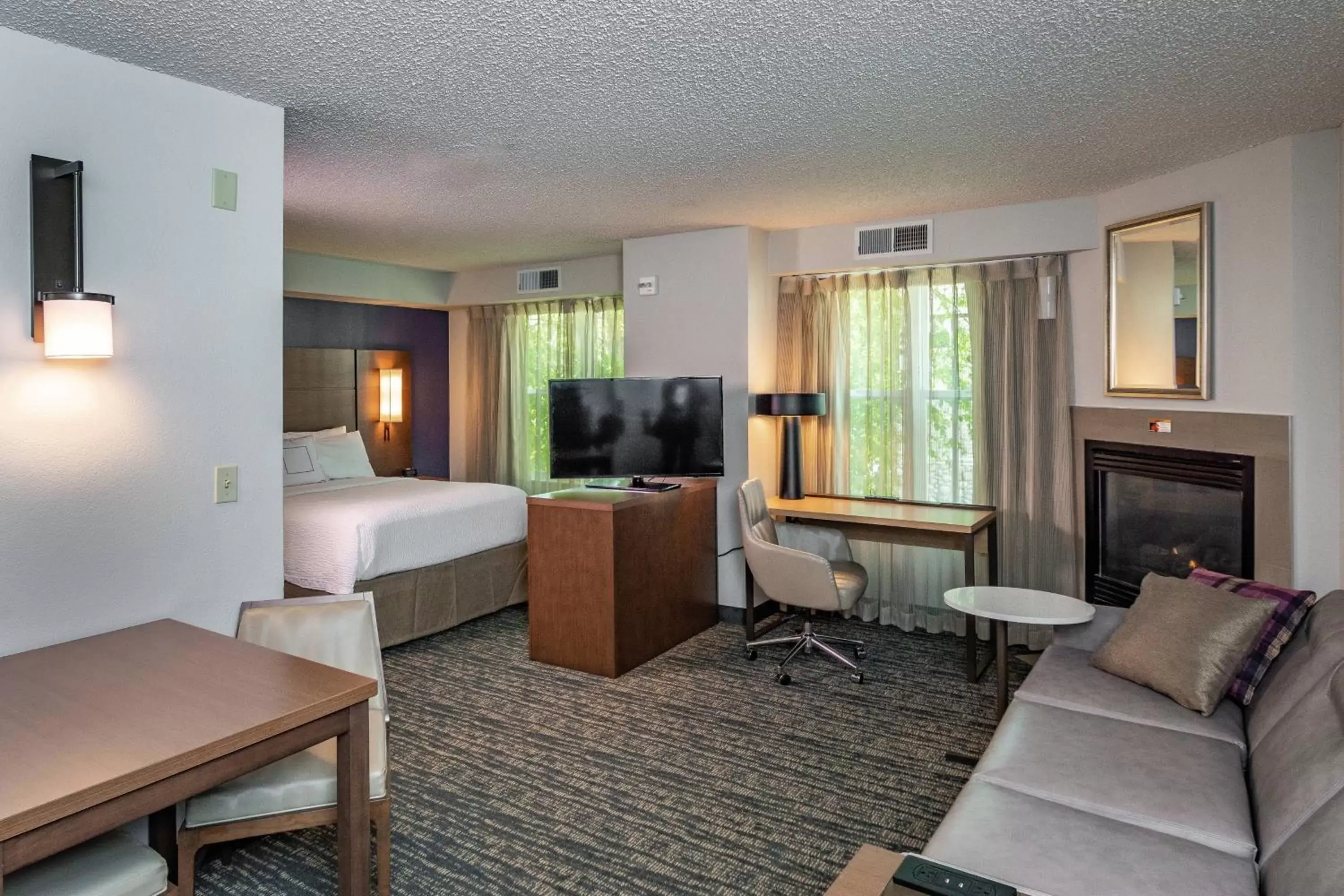 Photo of the whole room, Seating Area in Residence Inn by Marriott Anchorage Midtown