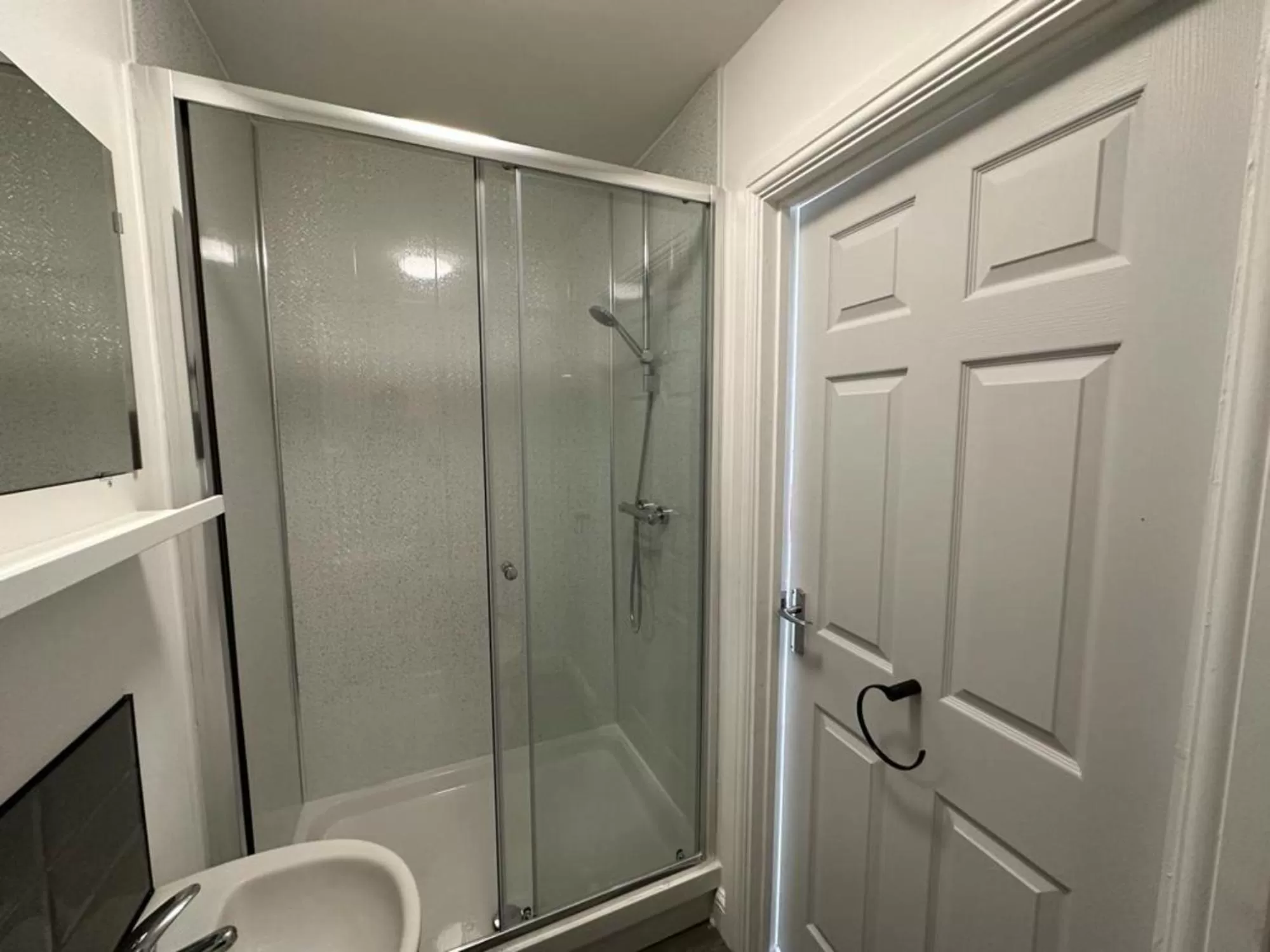 Bathroom in The Fishpond - Premier Nottingham Studios