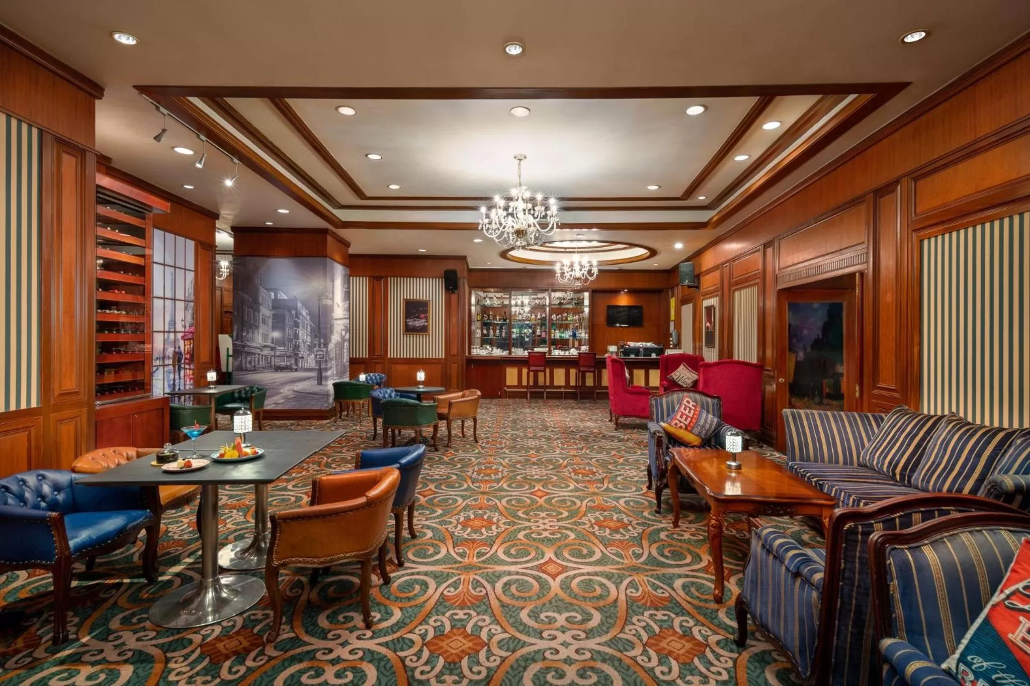 Lounge or bar, Lounge/Bar in Crowne Plaza Hotel & Suites Landmark Shenzhen, an IHG Hotel - Nearby Luohu Border, Indoor heated swimming pool, Receive RMB100 SPA coupon upon check-in