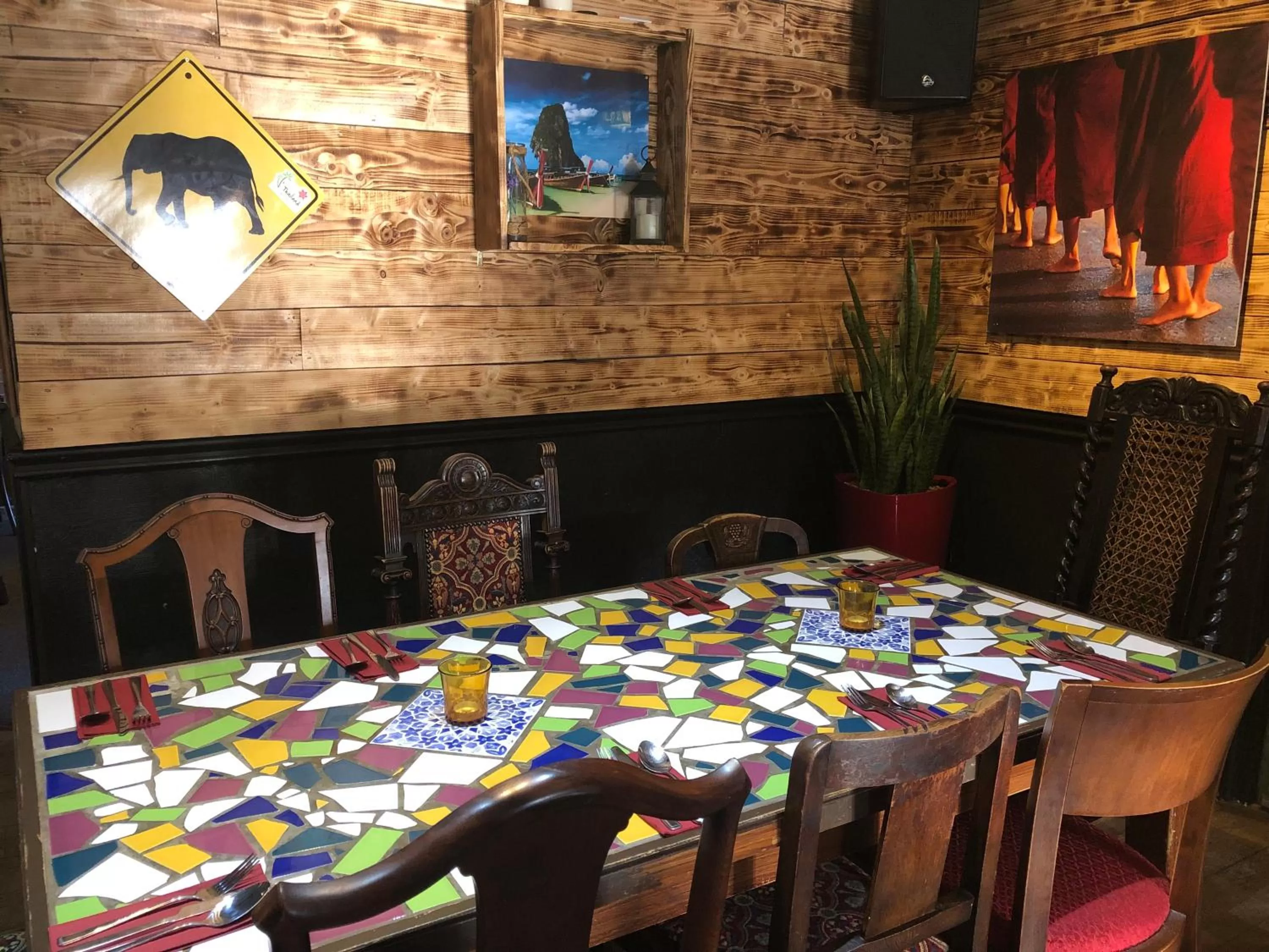 Restaurant/Places to Eat in The Lethbridge Arms