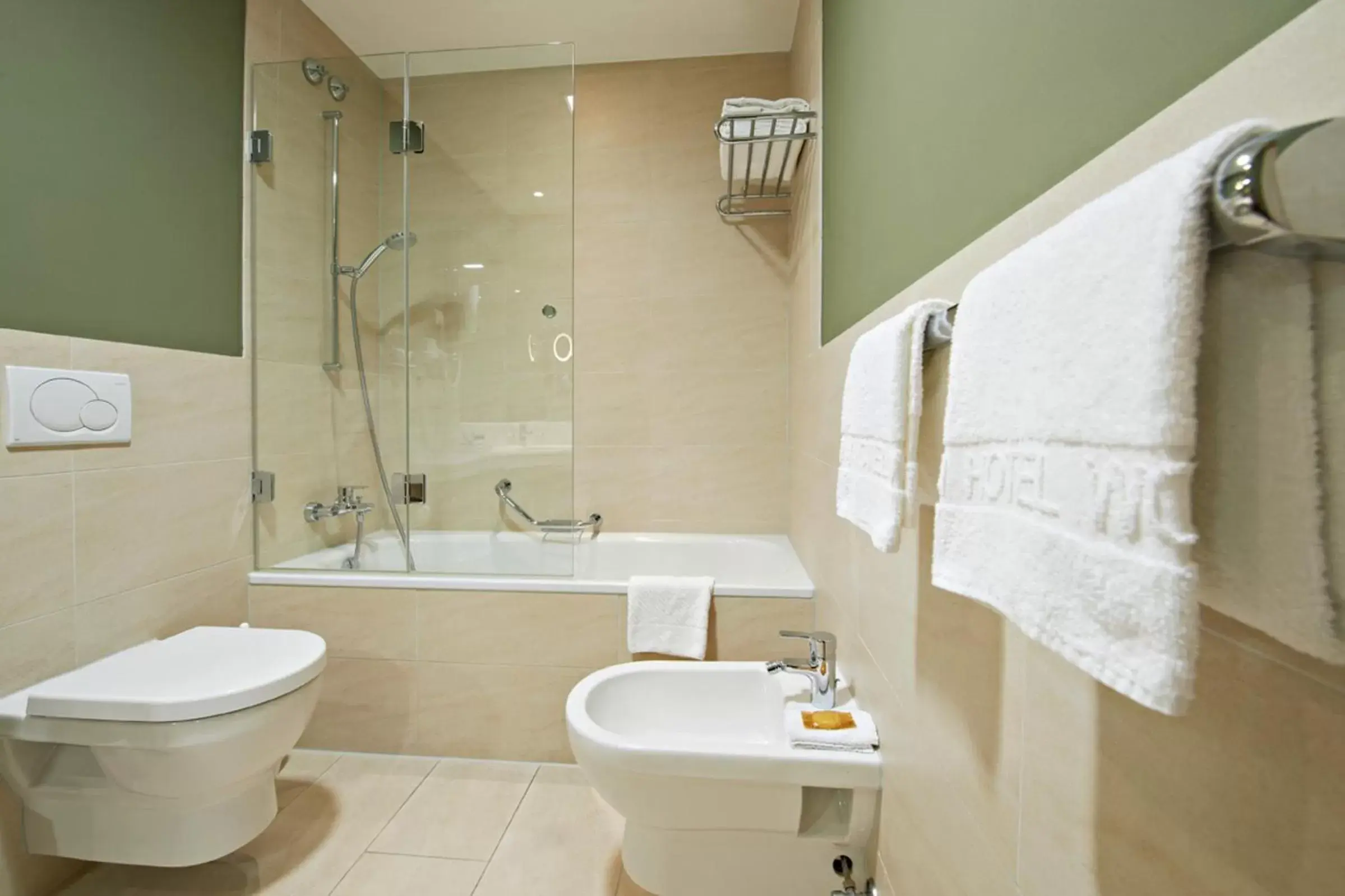 Shower, Bathroom in Eden Hotel Wolff