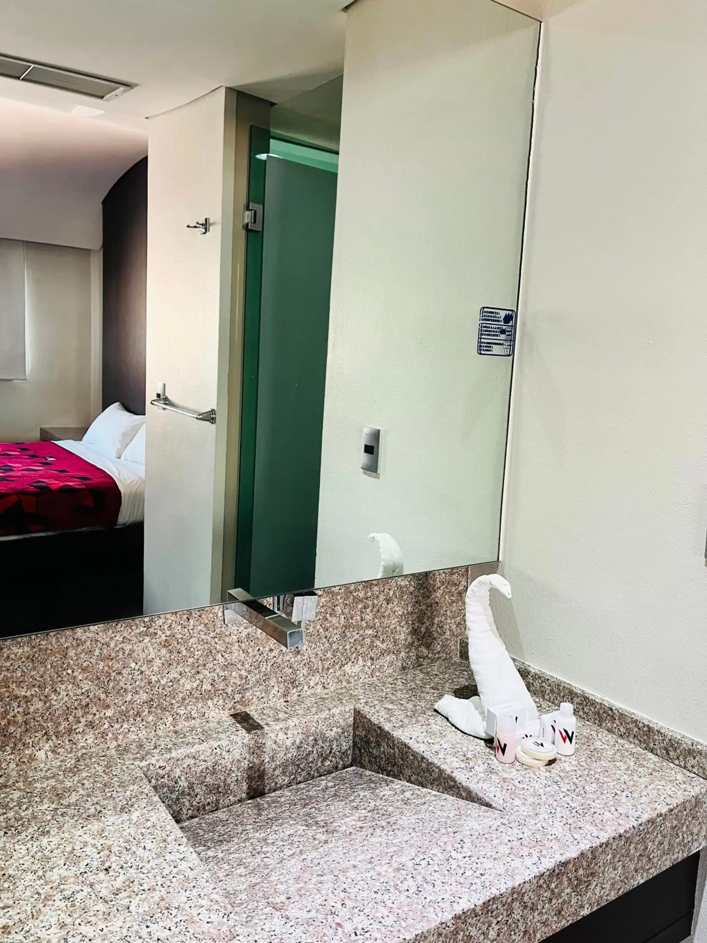 Bathroom, Bed in Hotel Via La Villa