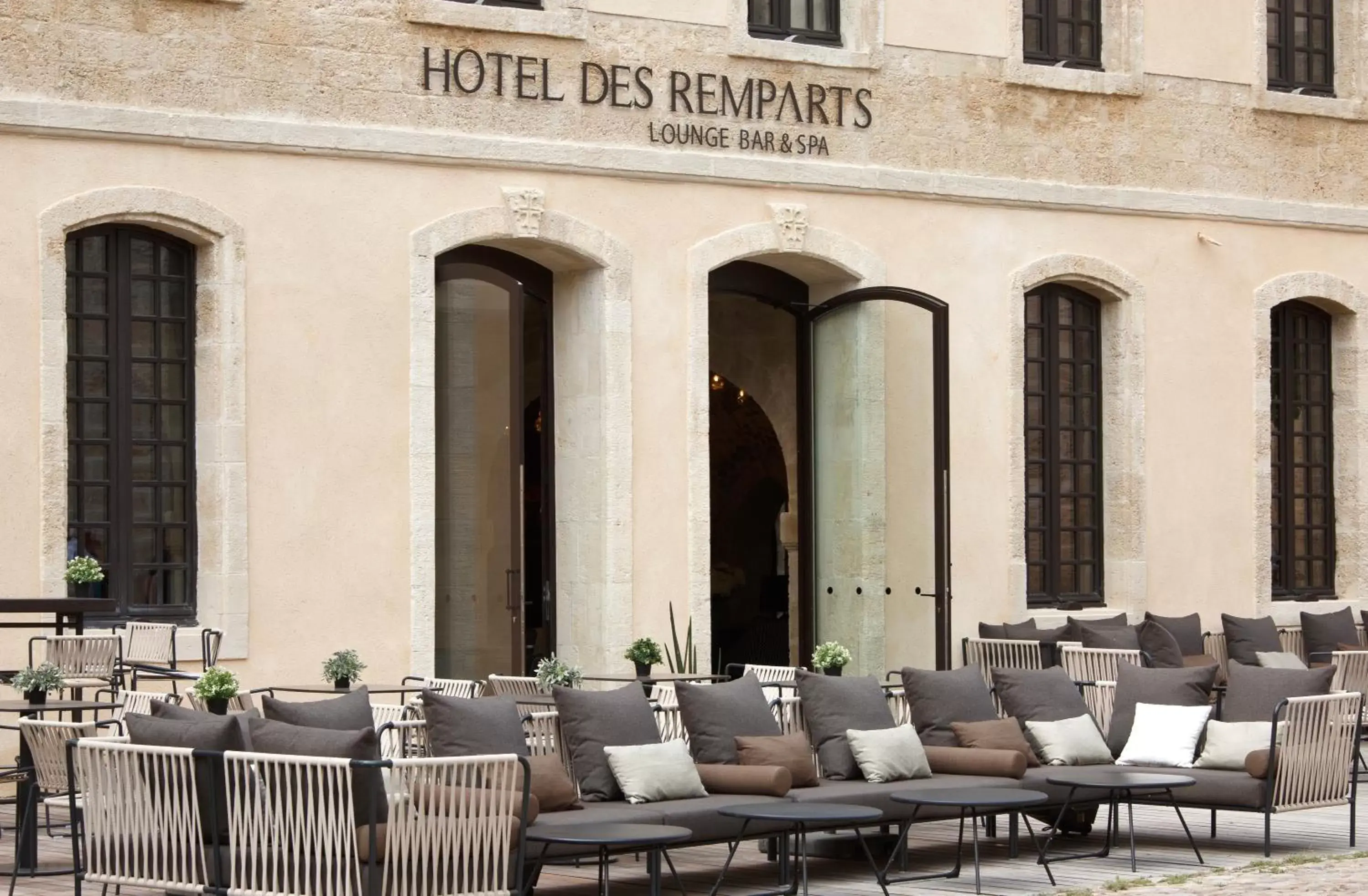 Patio in Boutique Hôtel des Remparts & Spa