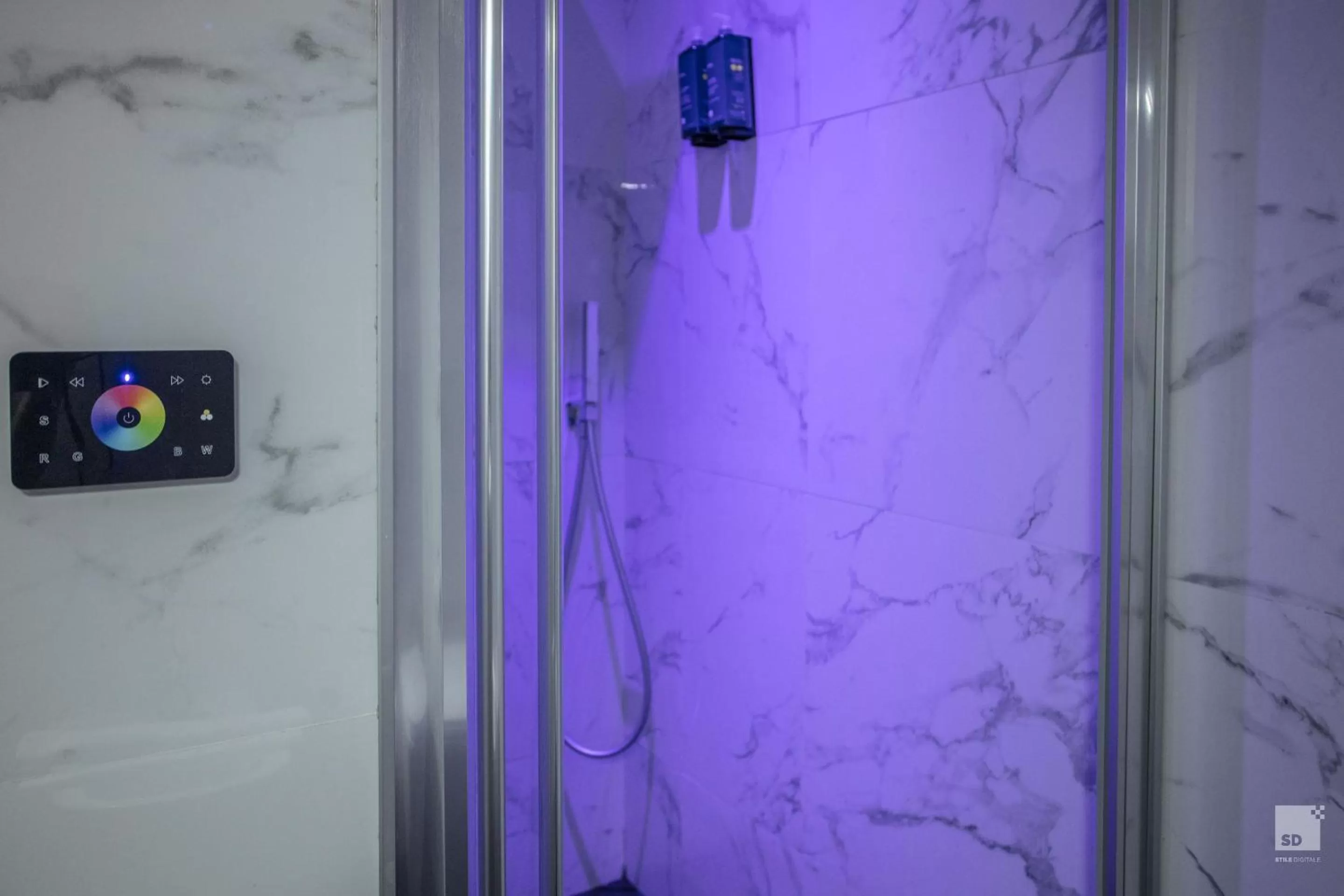 Shower in Hotel Diplomatic