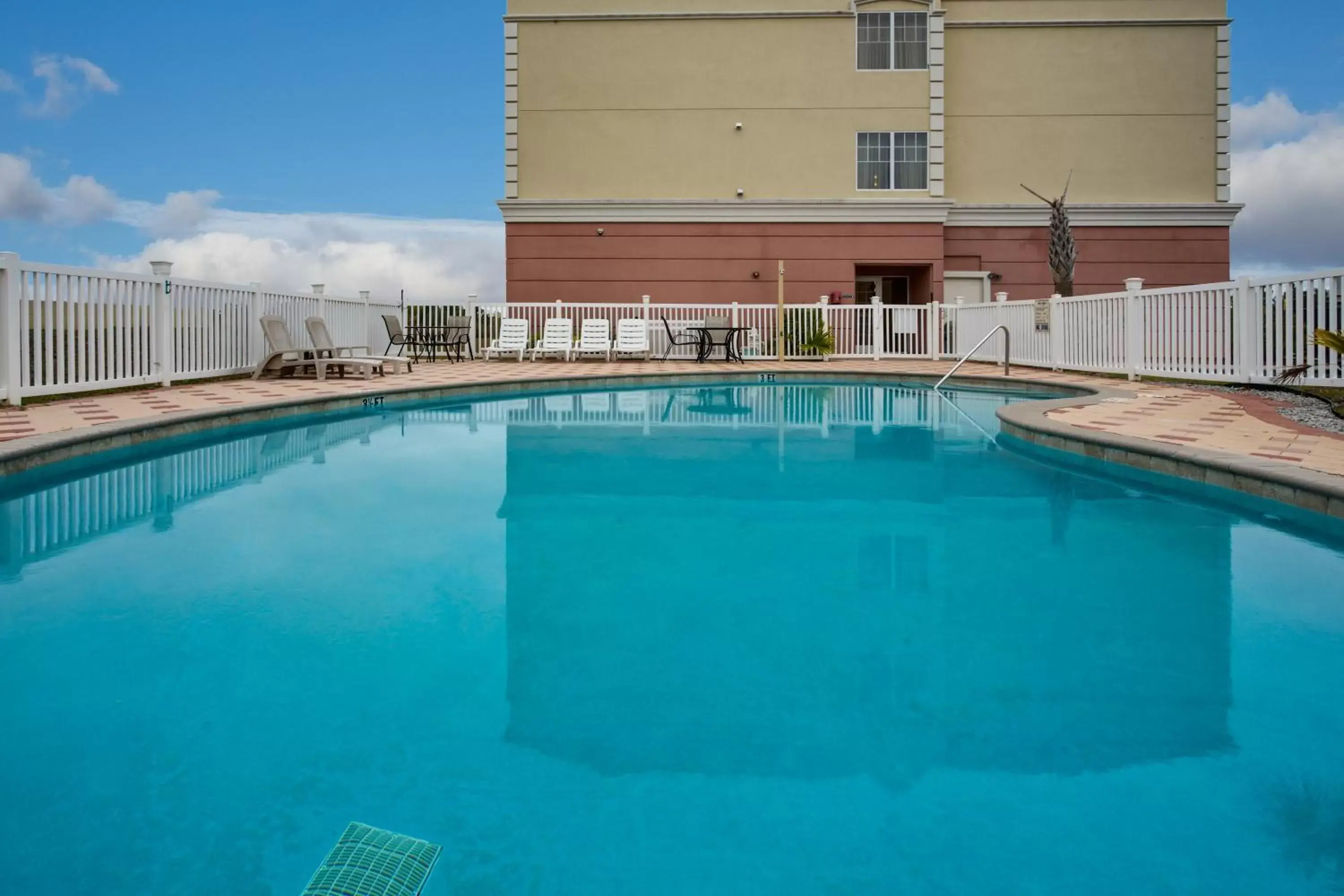 Day, Swimming Pool in Country Inn & Suites by Radisson, Crestview, FL
