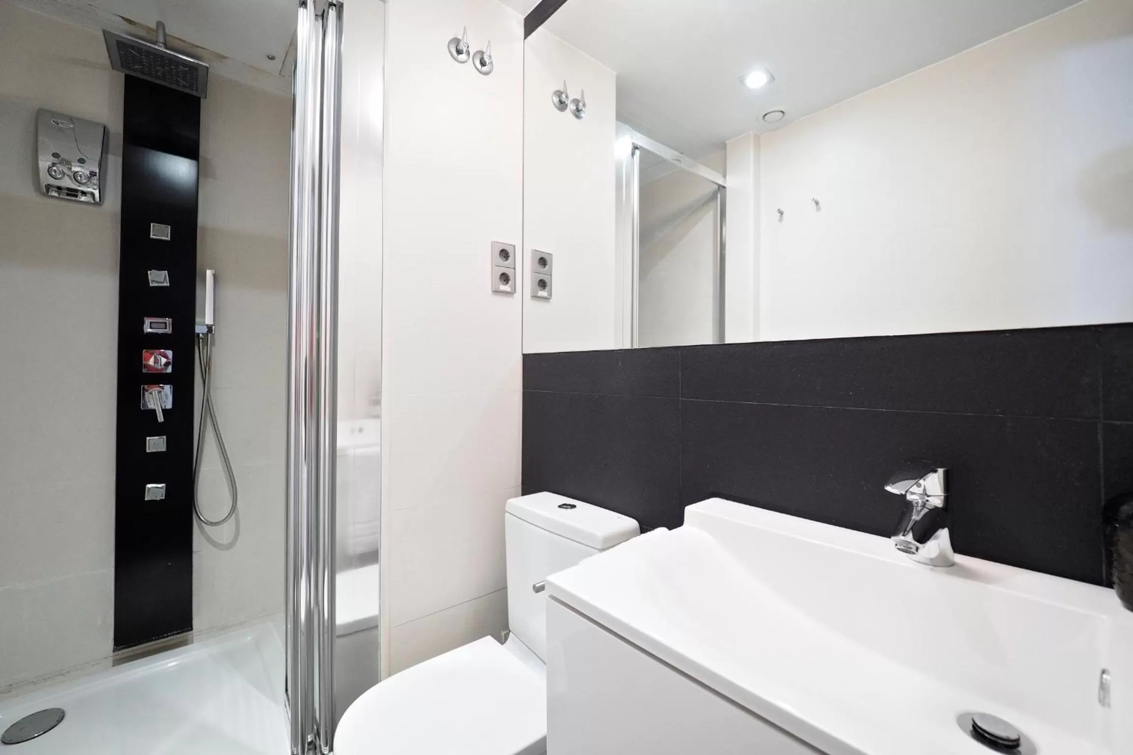 Bathroom in Barcelona Fifteen central Aparthotel