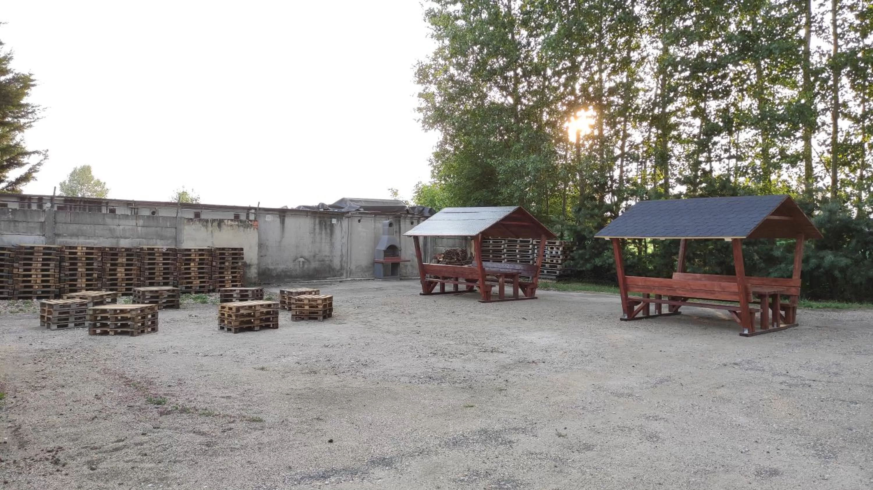 BBQ facilities in Hotel Slobi