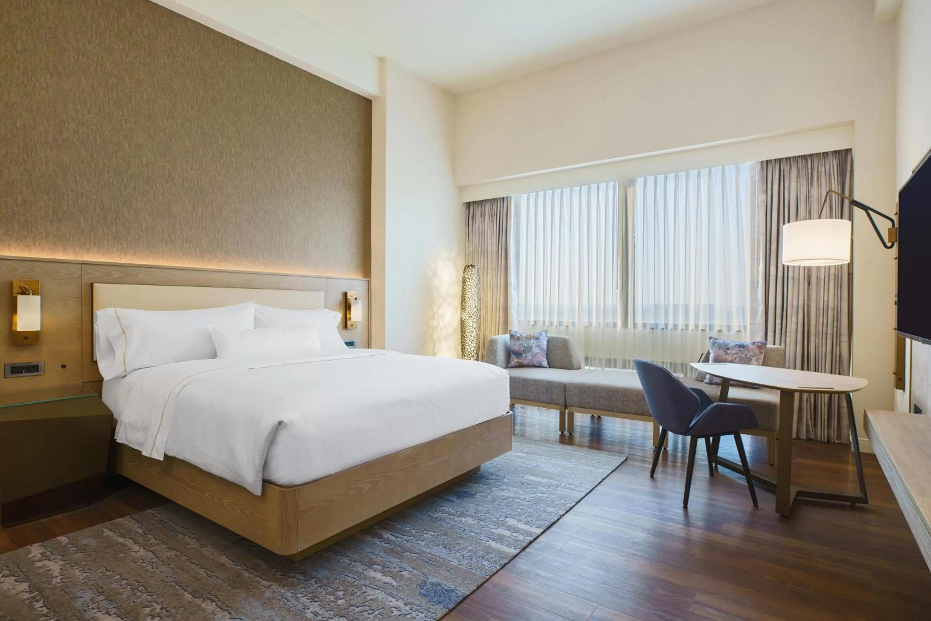 Photo of the whole room, Bed in The Westin O'Hare