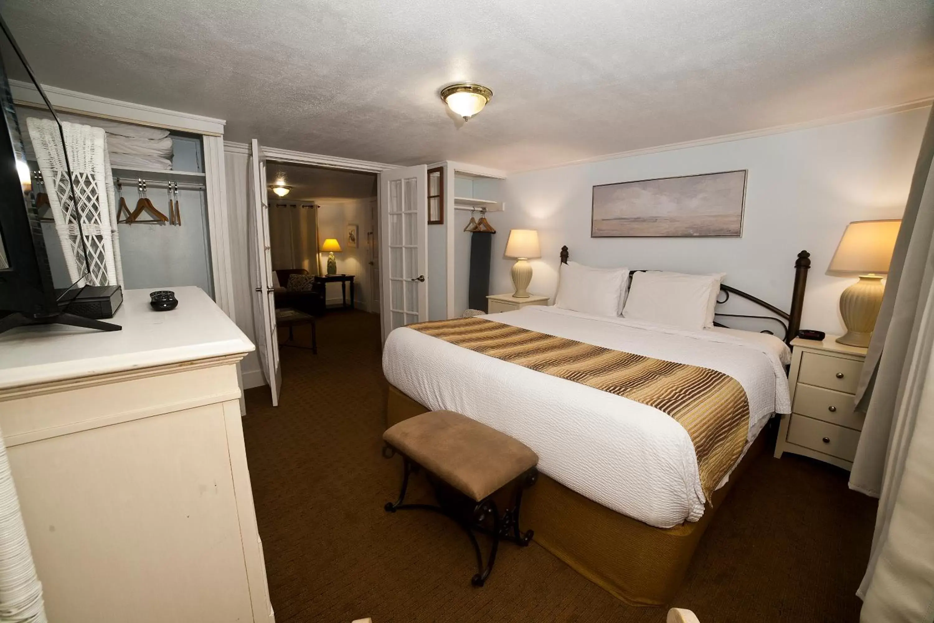 Georgianne Inn & Suites check in 212 Bulter Ave