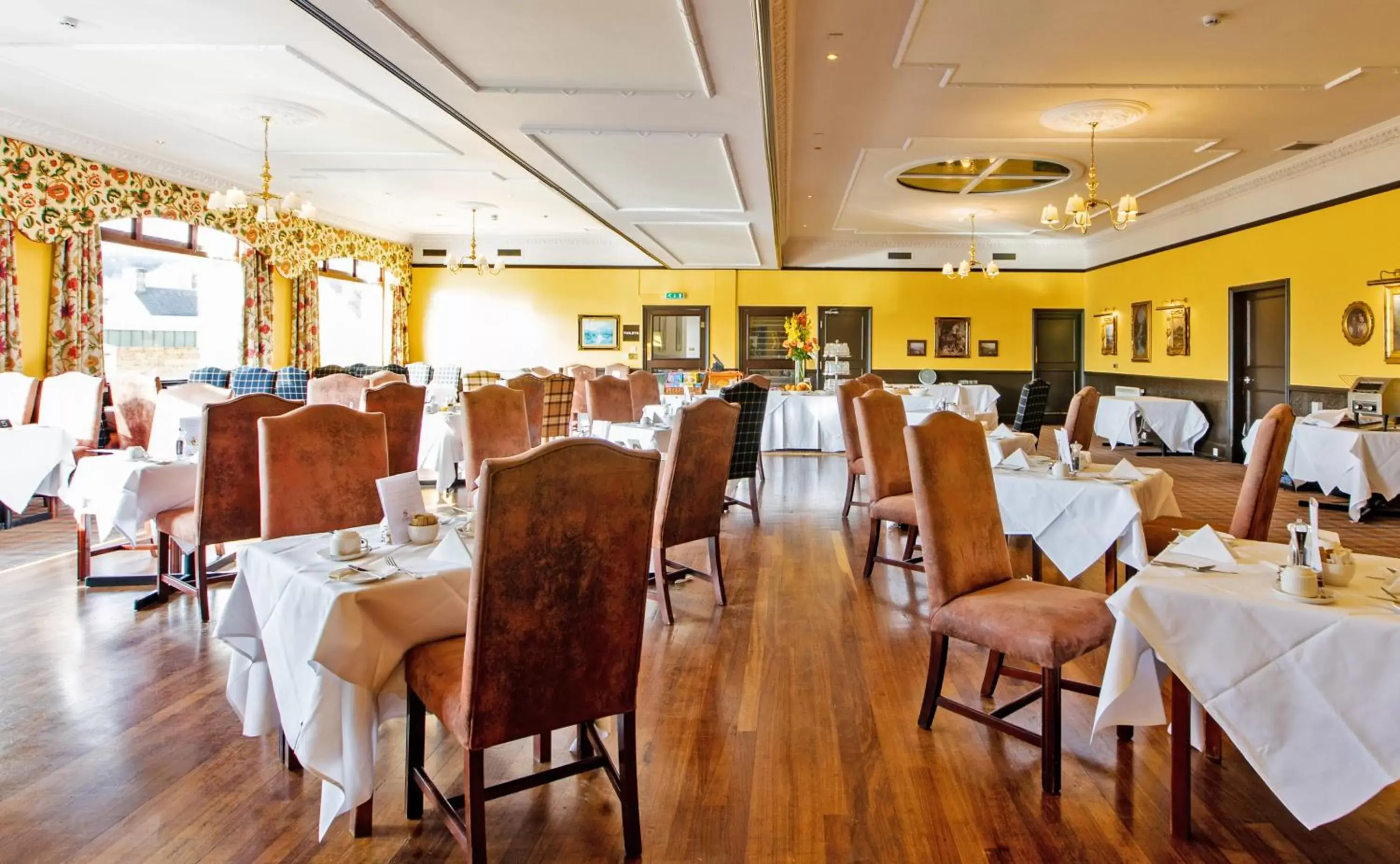 Restaurant/Places to Eat in Scotland's Spa Hotel