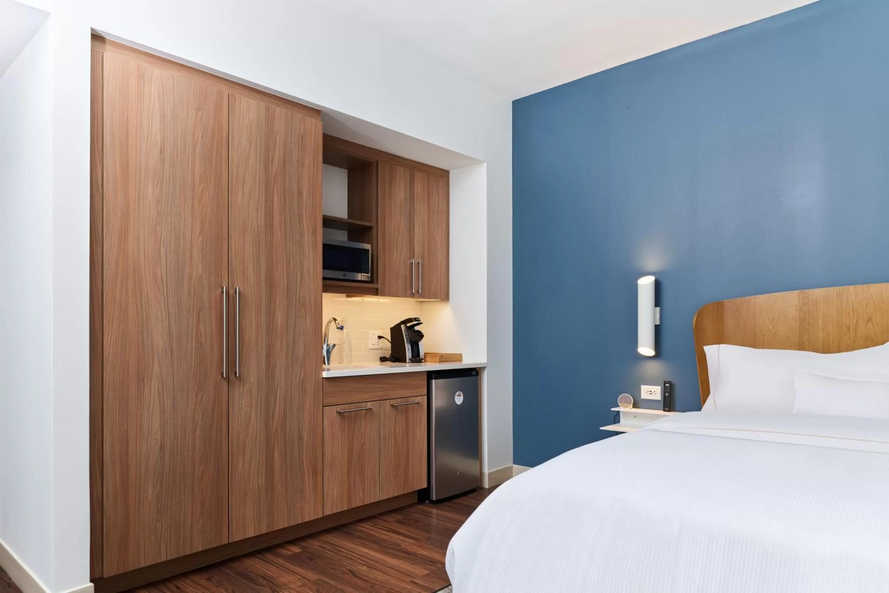 Photo of the whole room, Bed in Element Chattanooga East