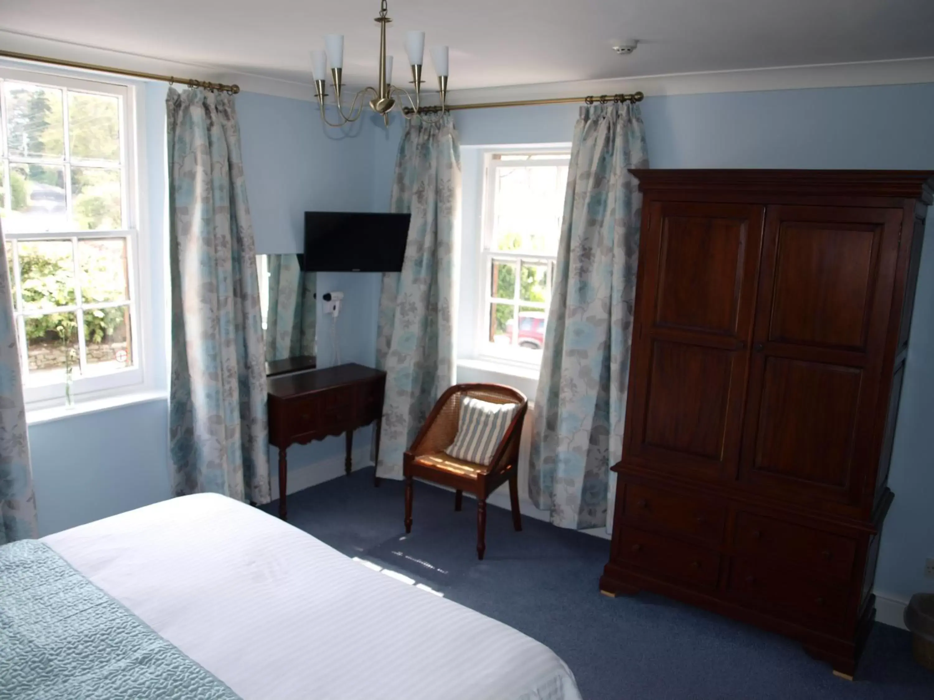 Day, Bed in Manor Inn Galmpton