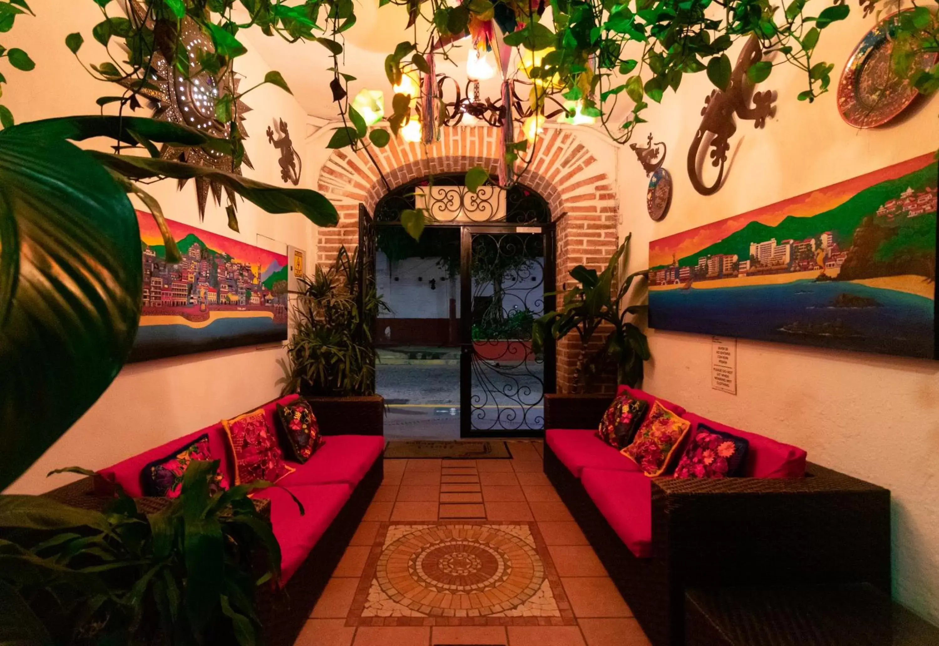 Facade/entrance in Hotel Posada De Roger