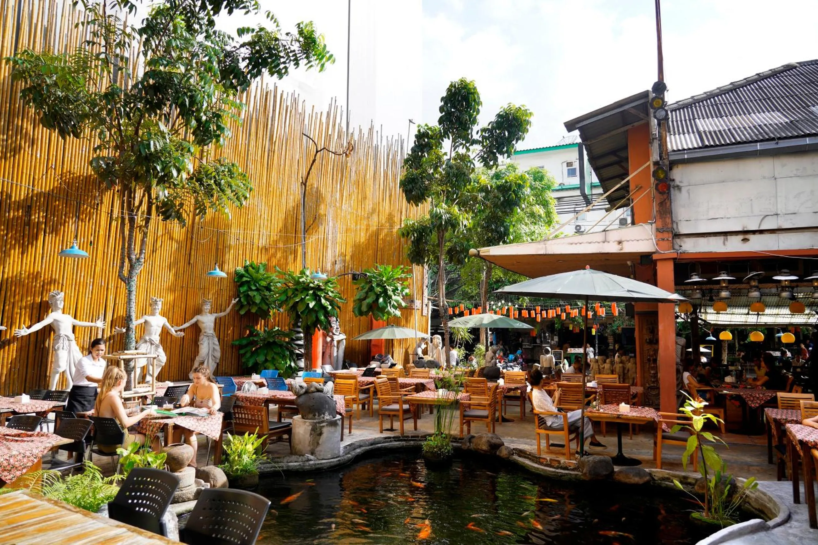 Restaurant/places to eat in Villa Cha-Cha Banglumphu