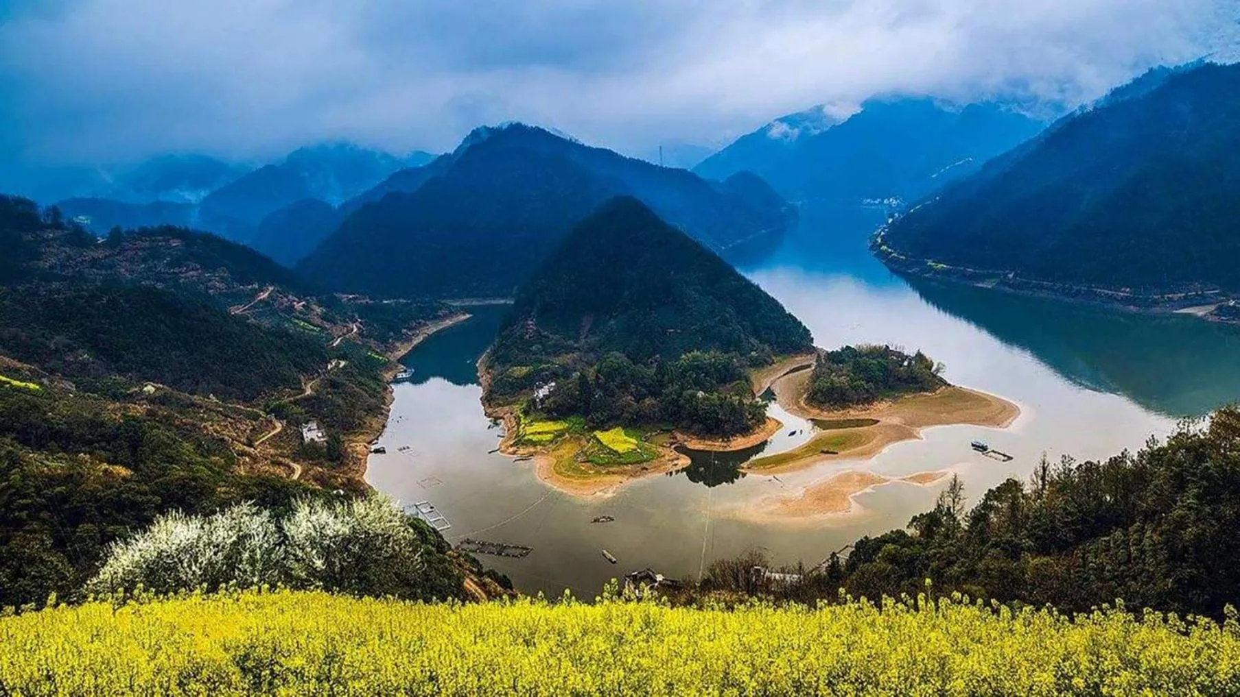 Property building in Crowne Plaza Huangshan Yucheng by IHG