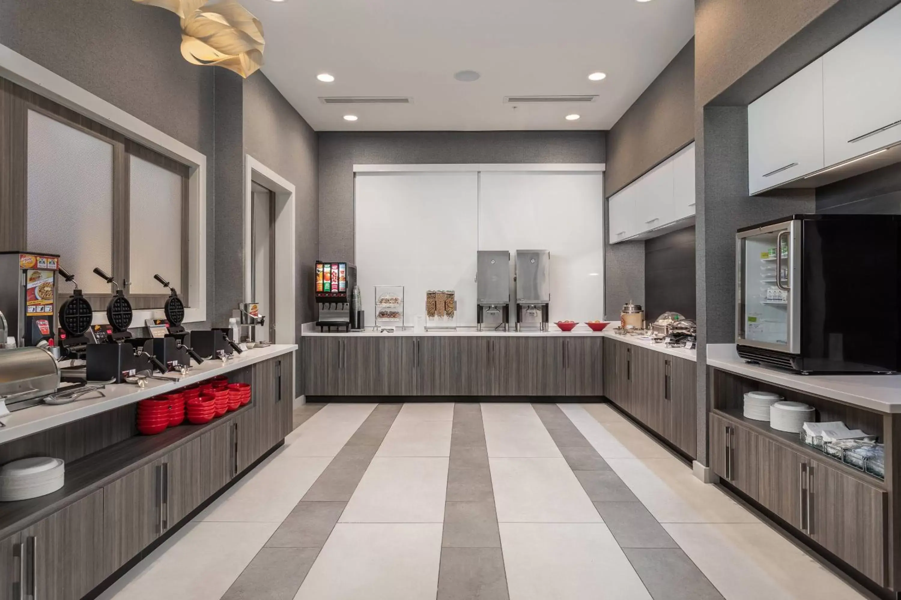 Breakfast, Kitchen/Kitchenette in TownePlace Suites By Marriott Orlando Southwest Near Universal