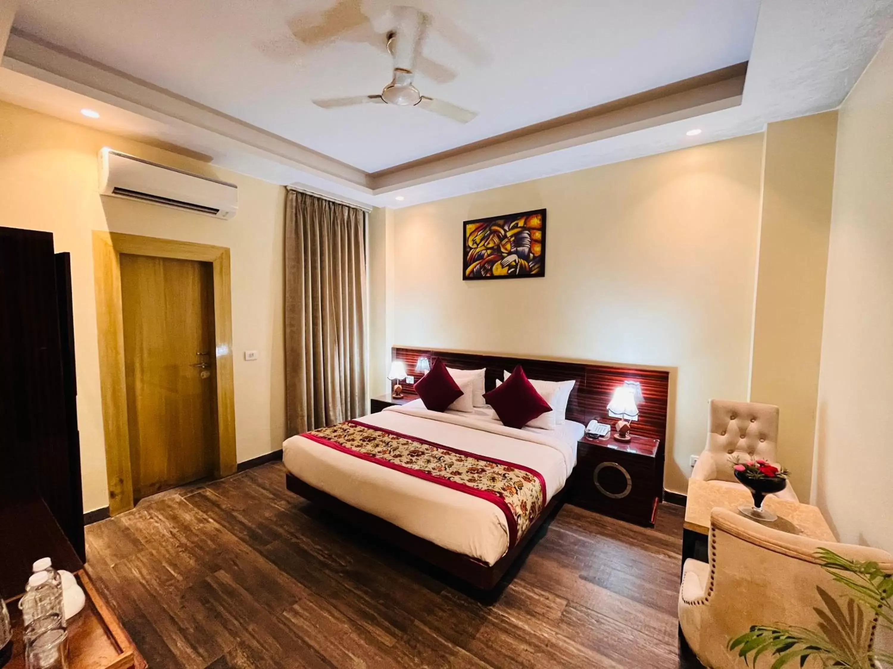 Bed in Hotel Banz - Near Delhi International Airport