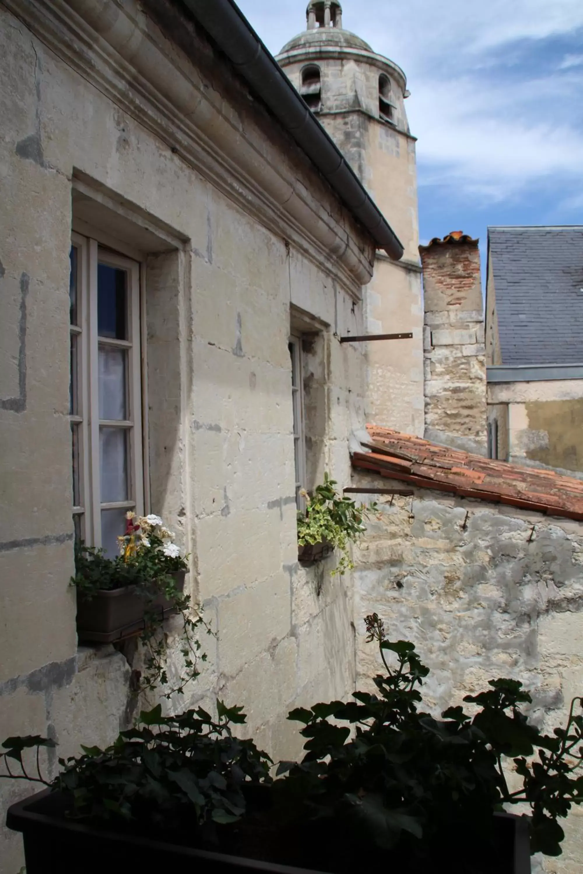 Facade/entrance, Patio/Outdoor Area in Une Chambre en Ville