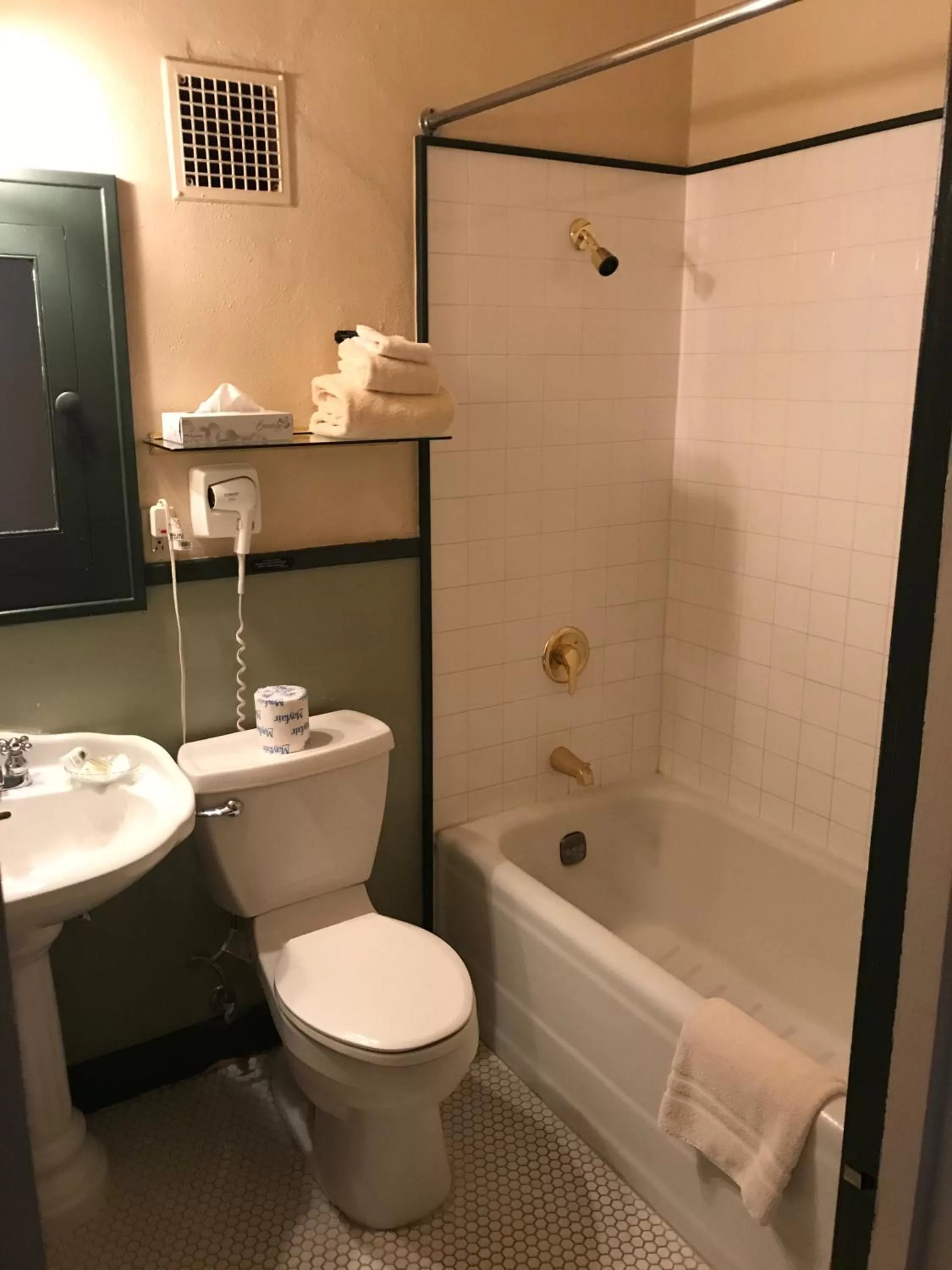 Triple Room - Non-Smoking in Historic Franklin Hotel