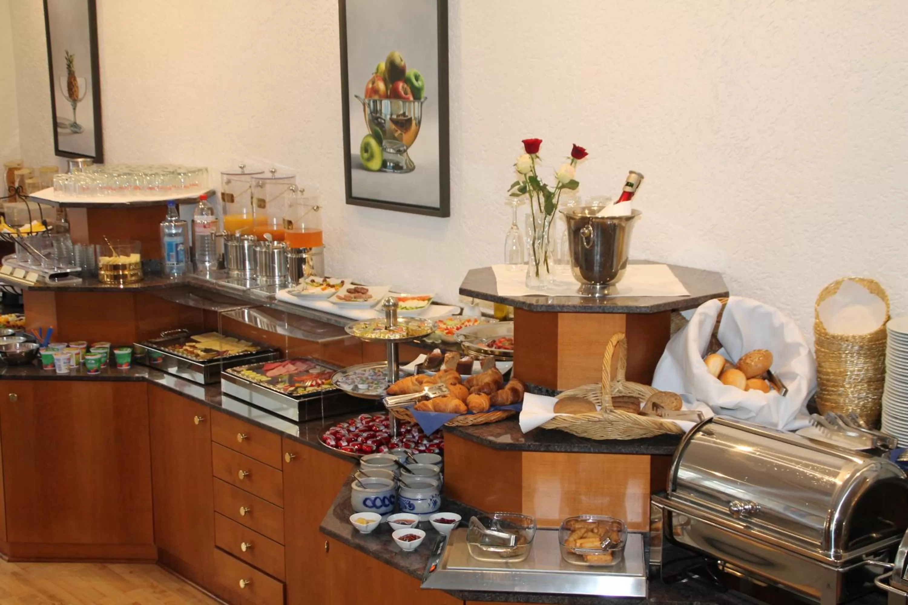 Breakfast in Hotel Römerhof Hanau by Trip Inn