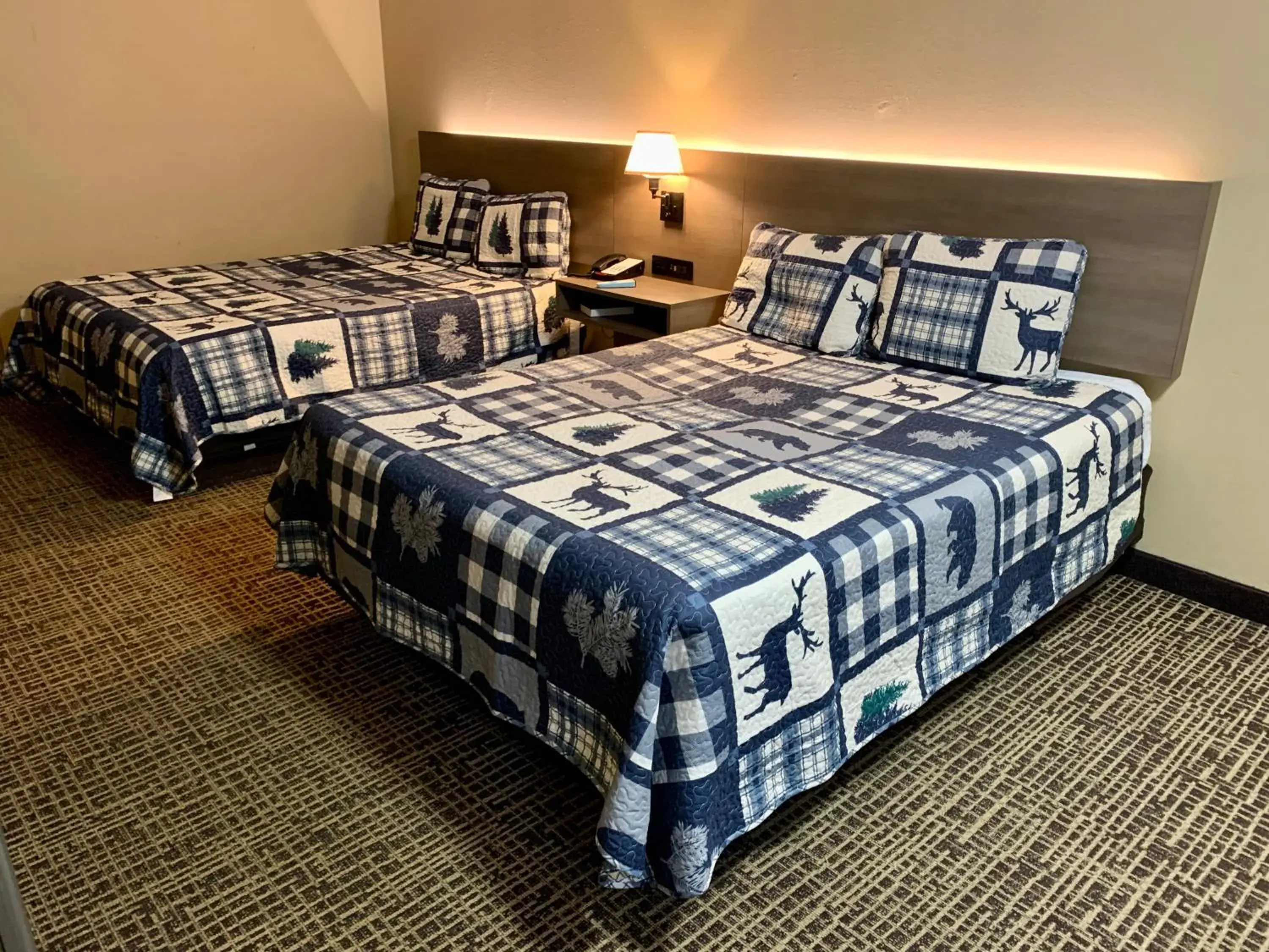 Bedroom, Bed in Riverchase Lodge