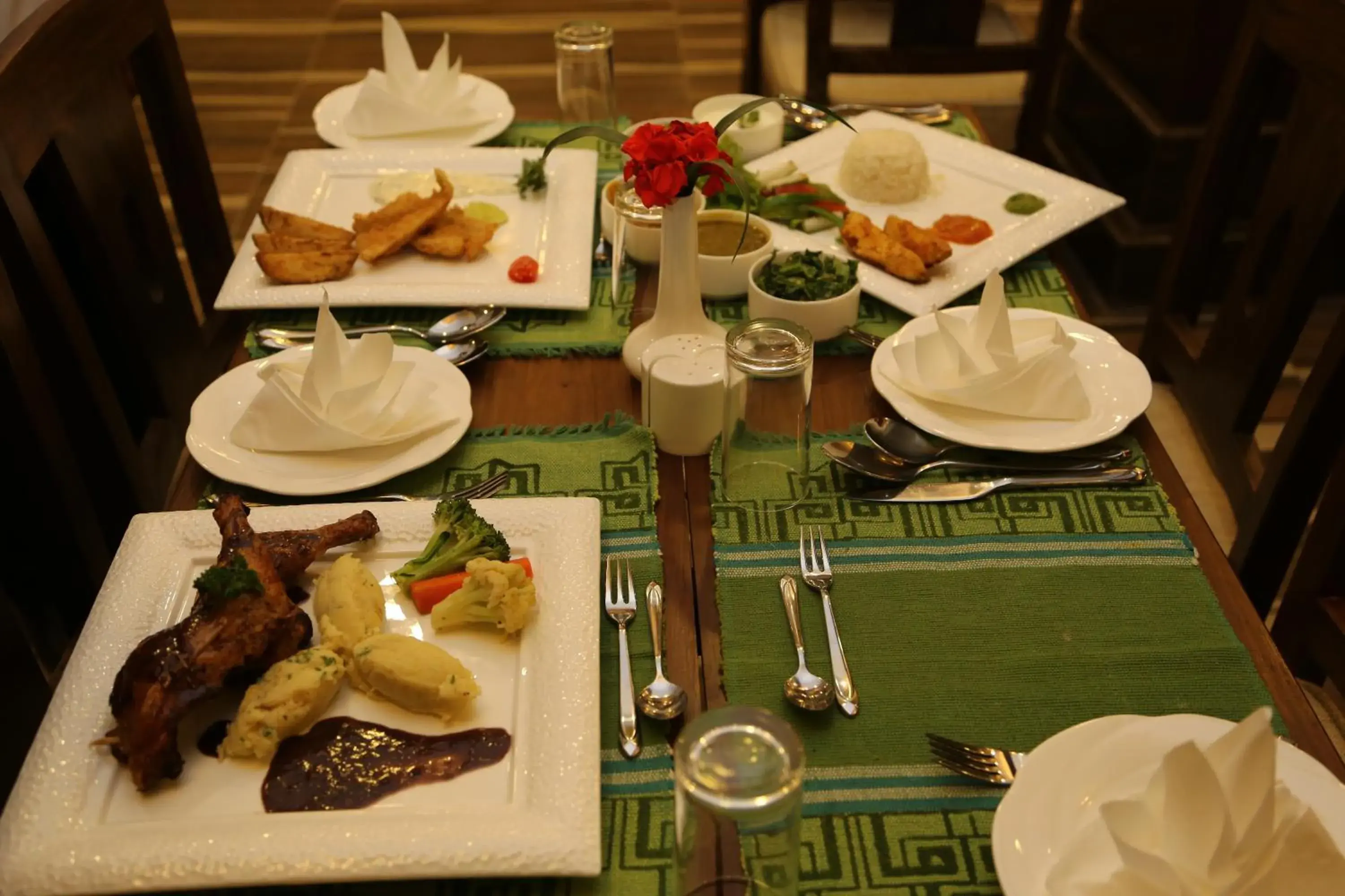 Dinner, Restaurant/Places to Eat in Da Yatra Courtyard Hotel