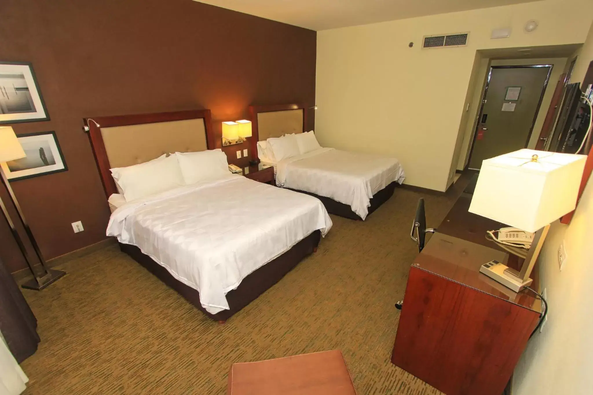 Photo of the whole room, Bed in Holiday Inn Leon, an IHG Hotel
