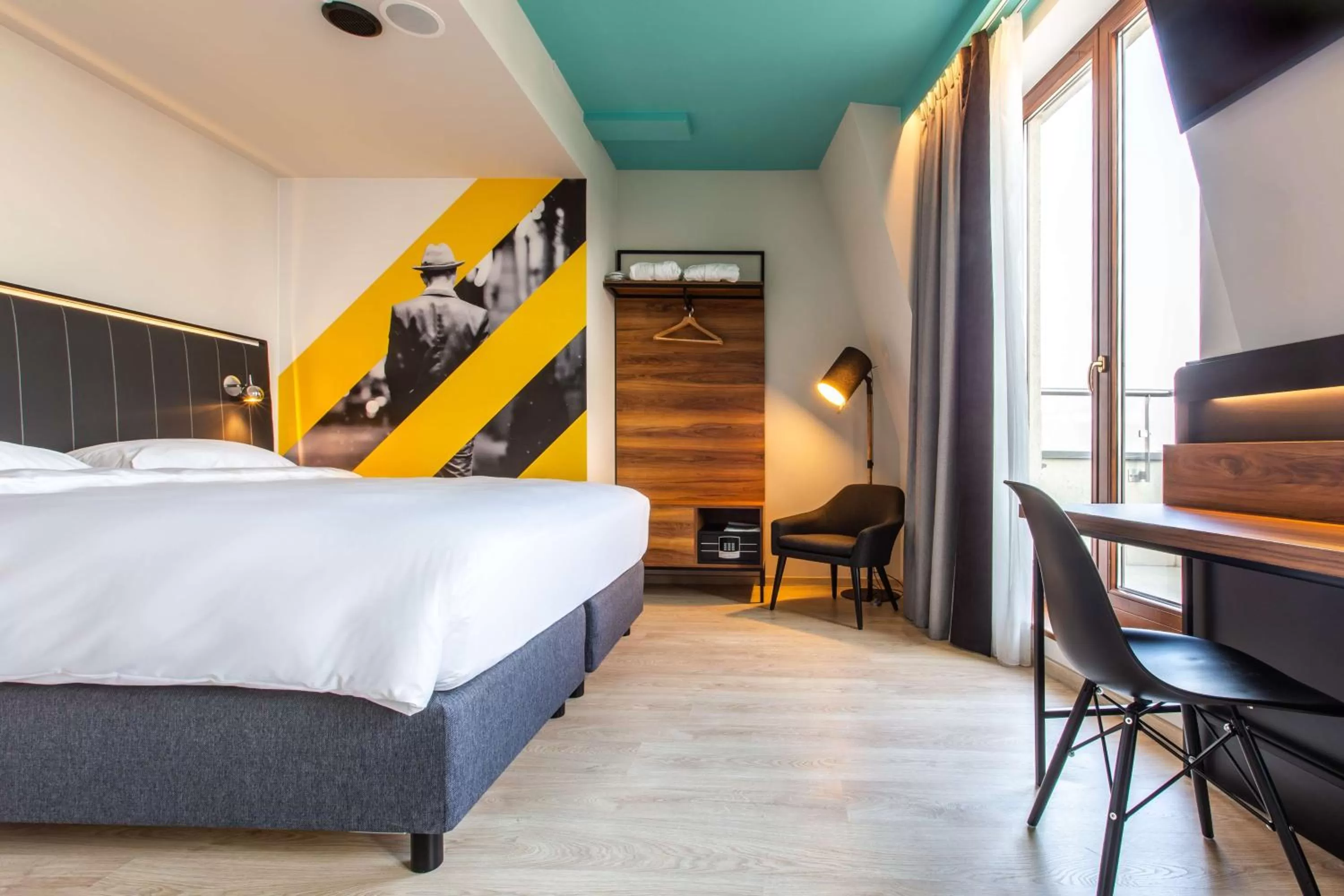 Balcony/Terrace, Bed in Park Inn by Radisson Poznan