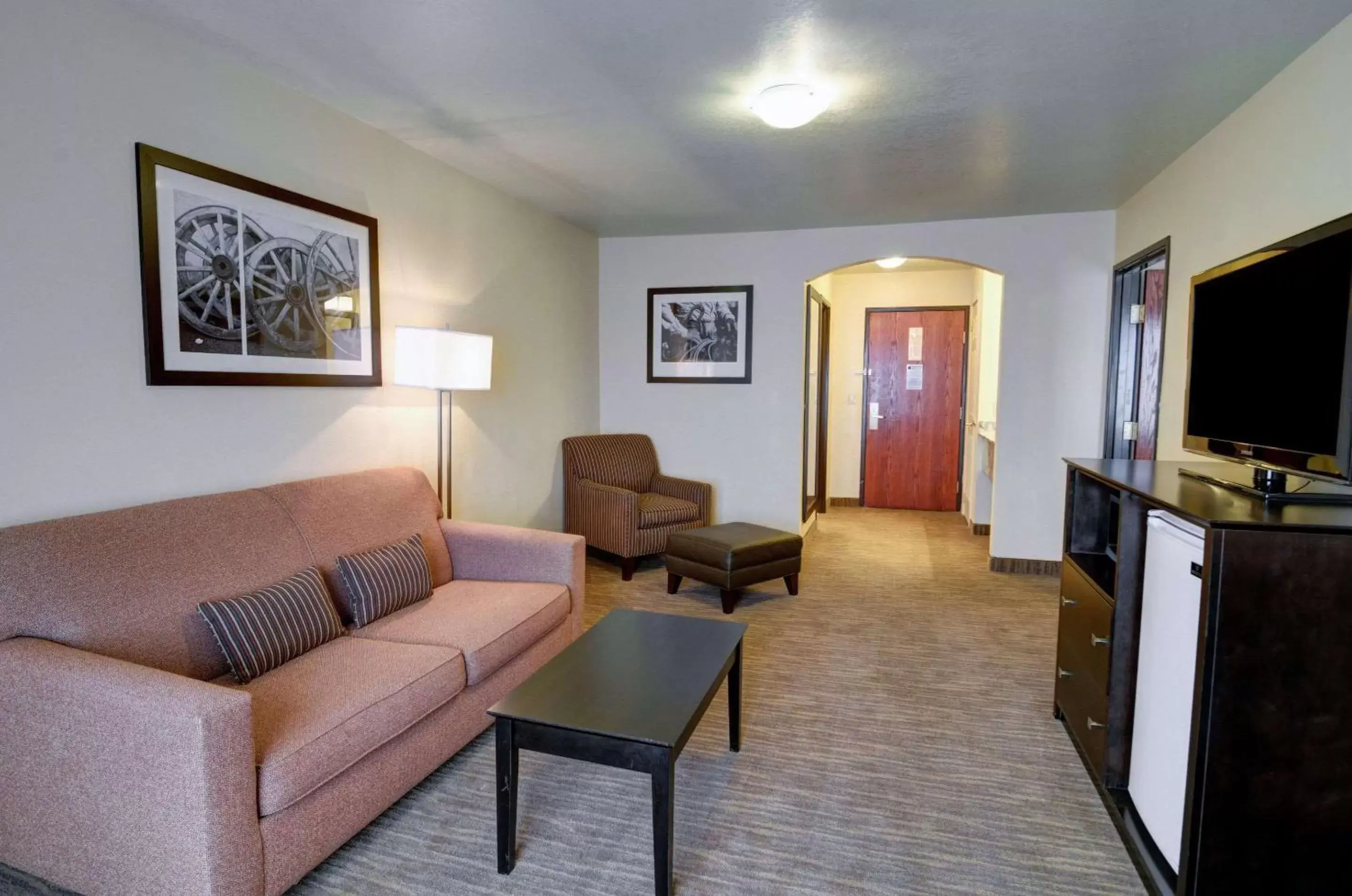 Photo of the whole room, Seating Area in Comfort Inn and Suites Medical West