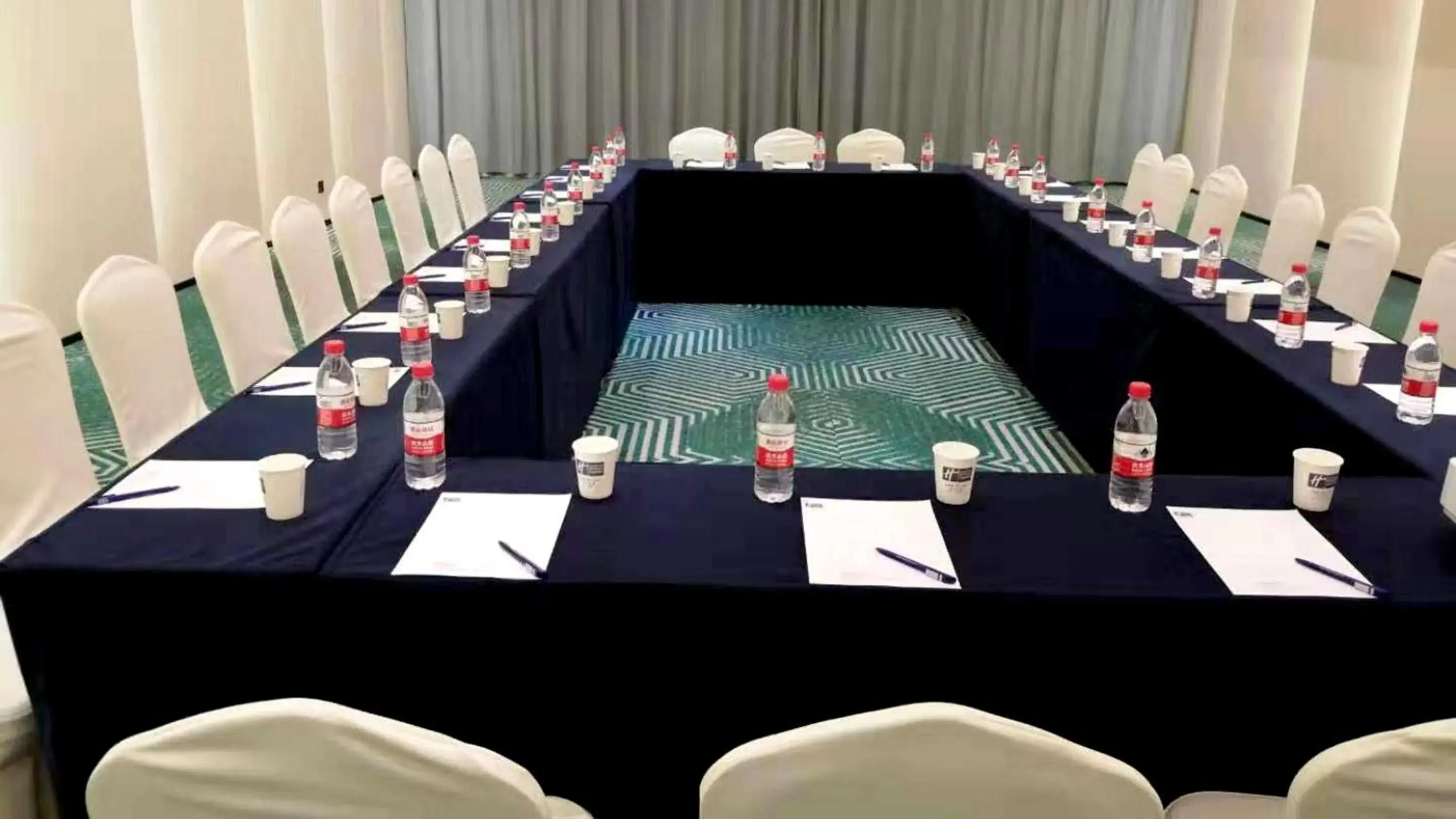 Meeting/conference room, Business Area/Conference Room in Holiday Inn Express Linyi West, an IHG Hotel