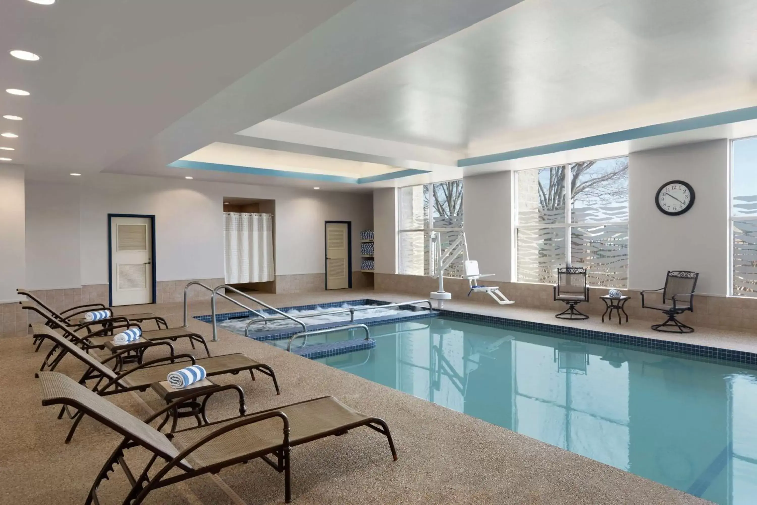 Pool view, Swimming Pool in DoubleTree Suites by Hilton Hotel Boston - Cambridge