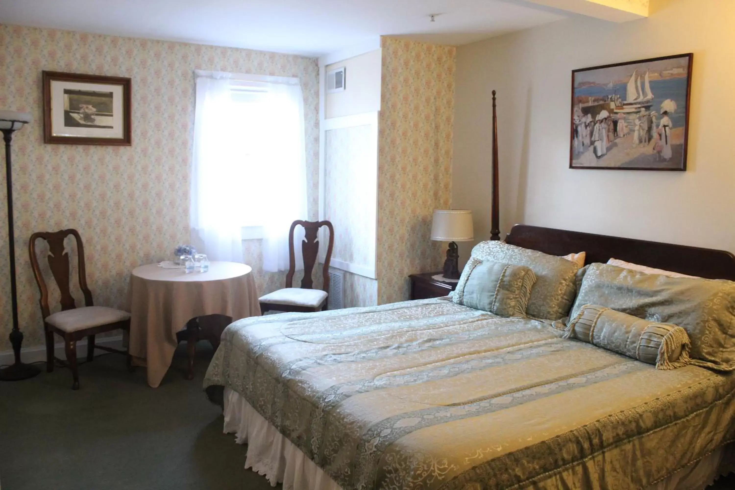 Photo of the whole room, Bed in Old Orchard Beach Inn