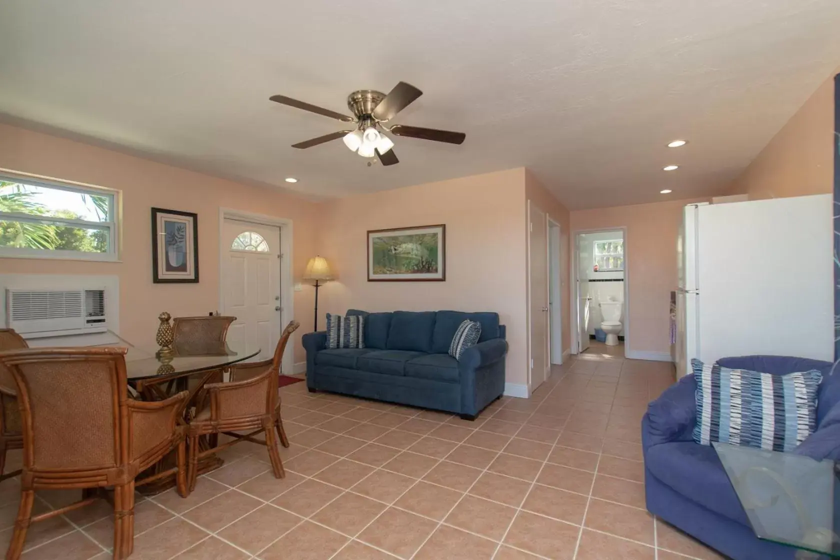 Seating Area in Sunset Cove Beach Resort