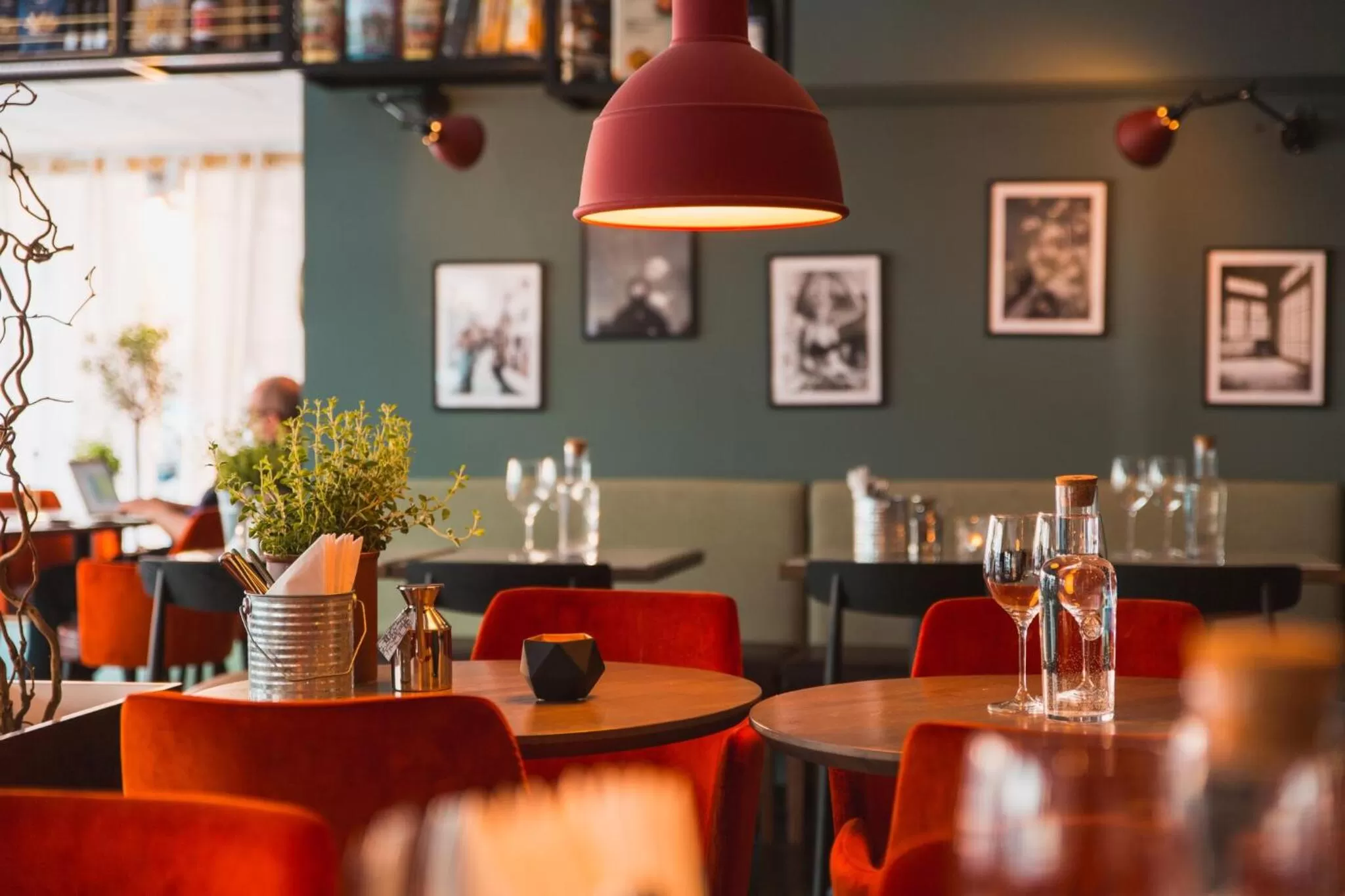 Restaurant/places to eat in Hotel Point