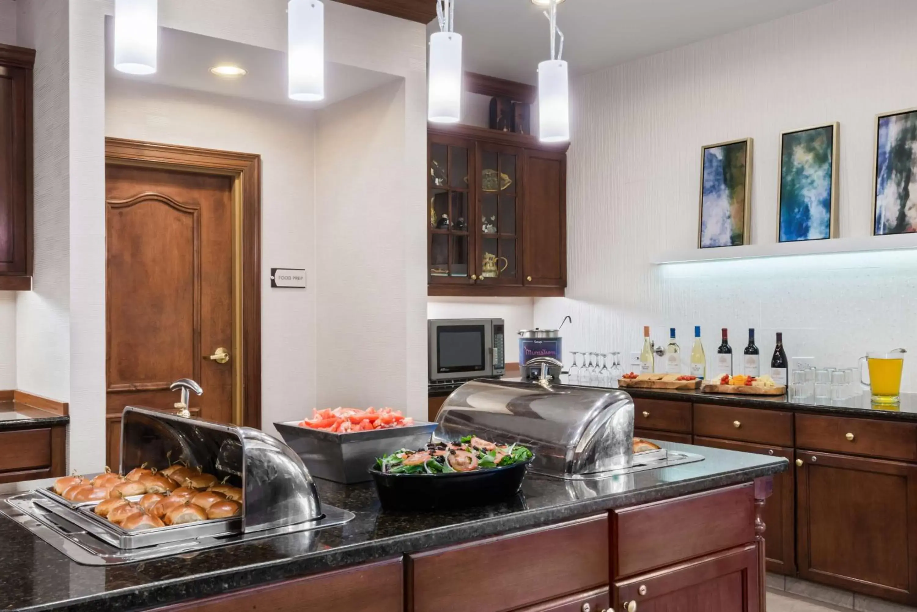 Breakfast, Kitchen/Kitchenette in Homewood Suites by Hilton Buffalo-Amherst