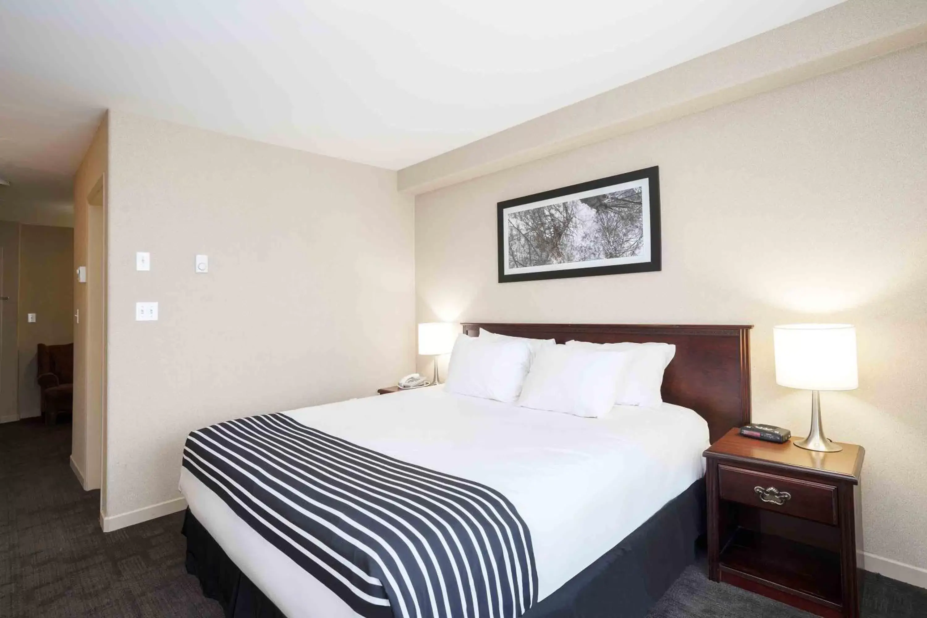 Photo of the whole room, Bed in Sandman Hotel Quesnel