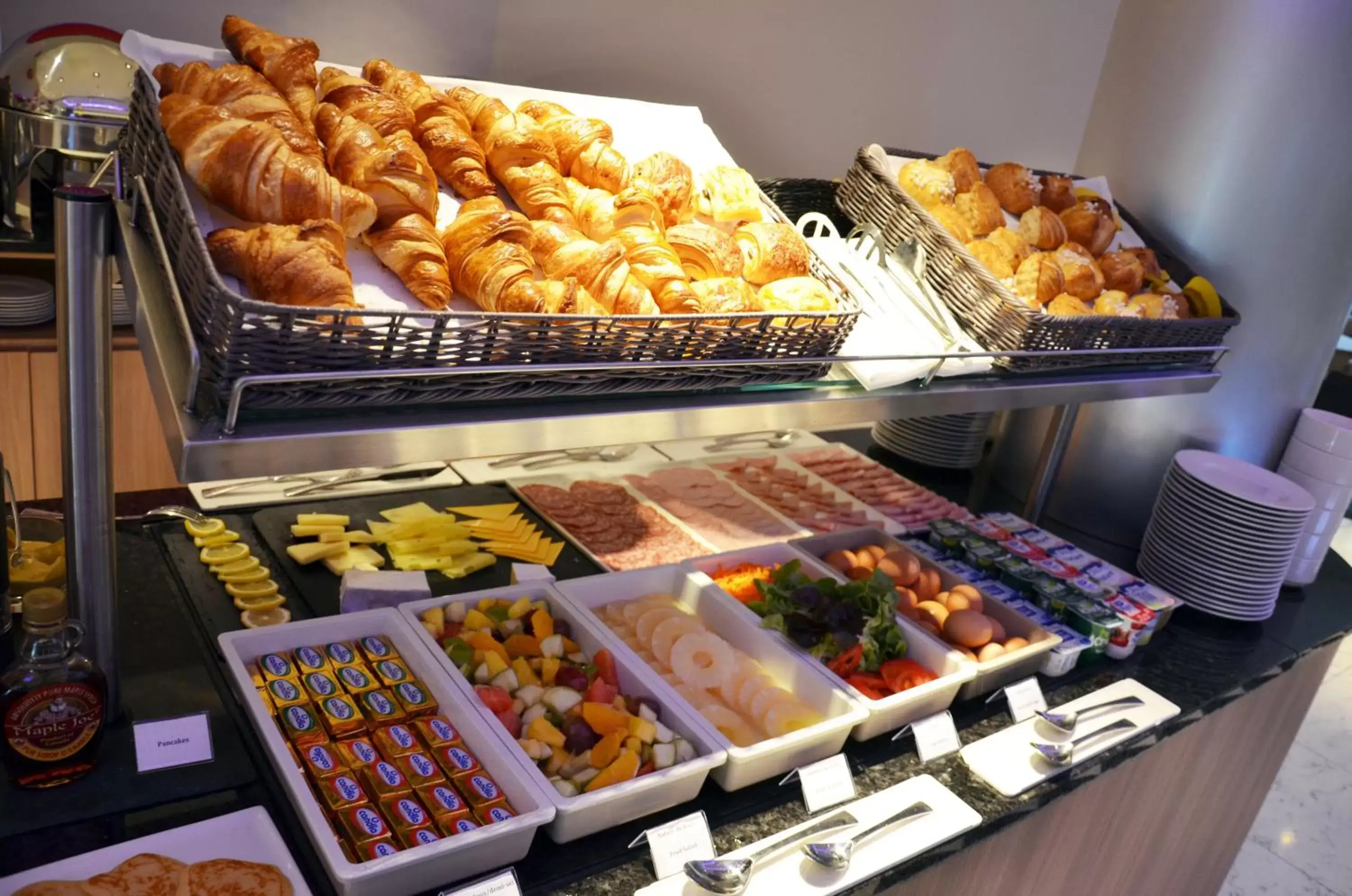 Breakfast, Food in Holiday Inn Dijon Toison D'or, an IHG Hotel