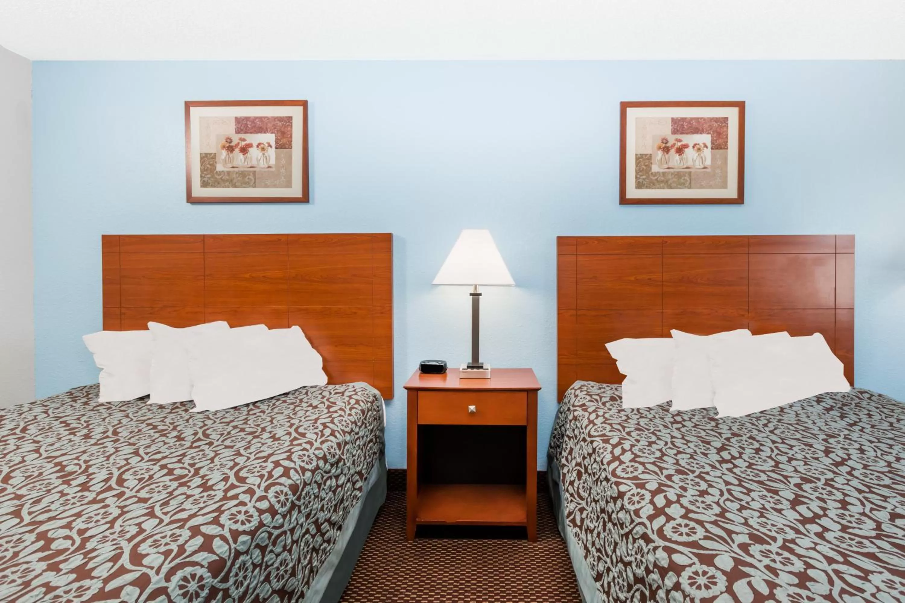 Queen Room with Two Queen Beds - Non-Smoking in Days Inn by Wyndham Ankeny - Des Moines