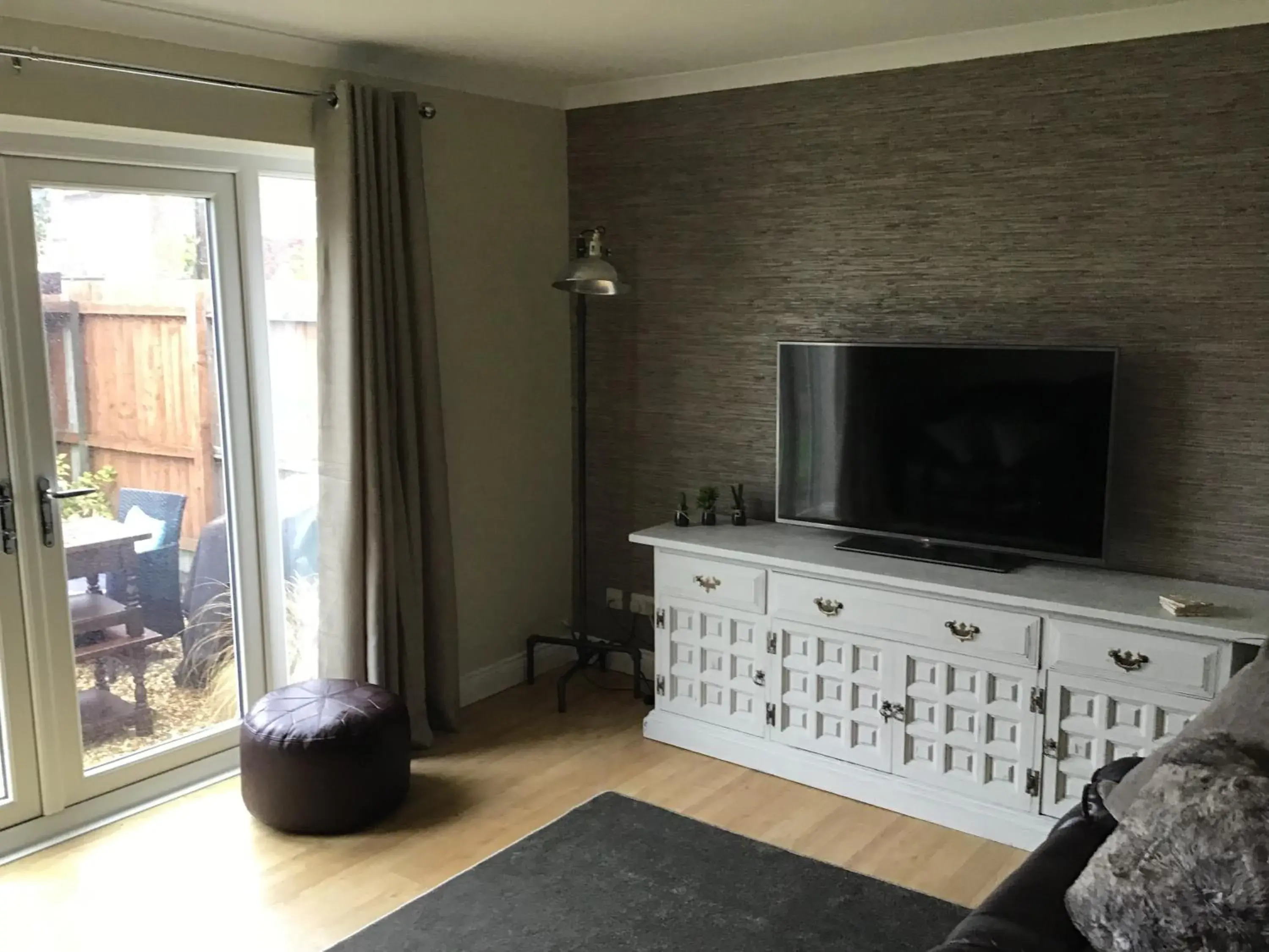 Communal lounge/ TV room, TV/Entertainment Center in Little Lodge Walcote Lutterworth