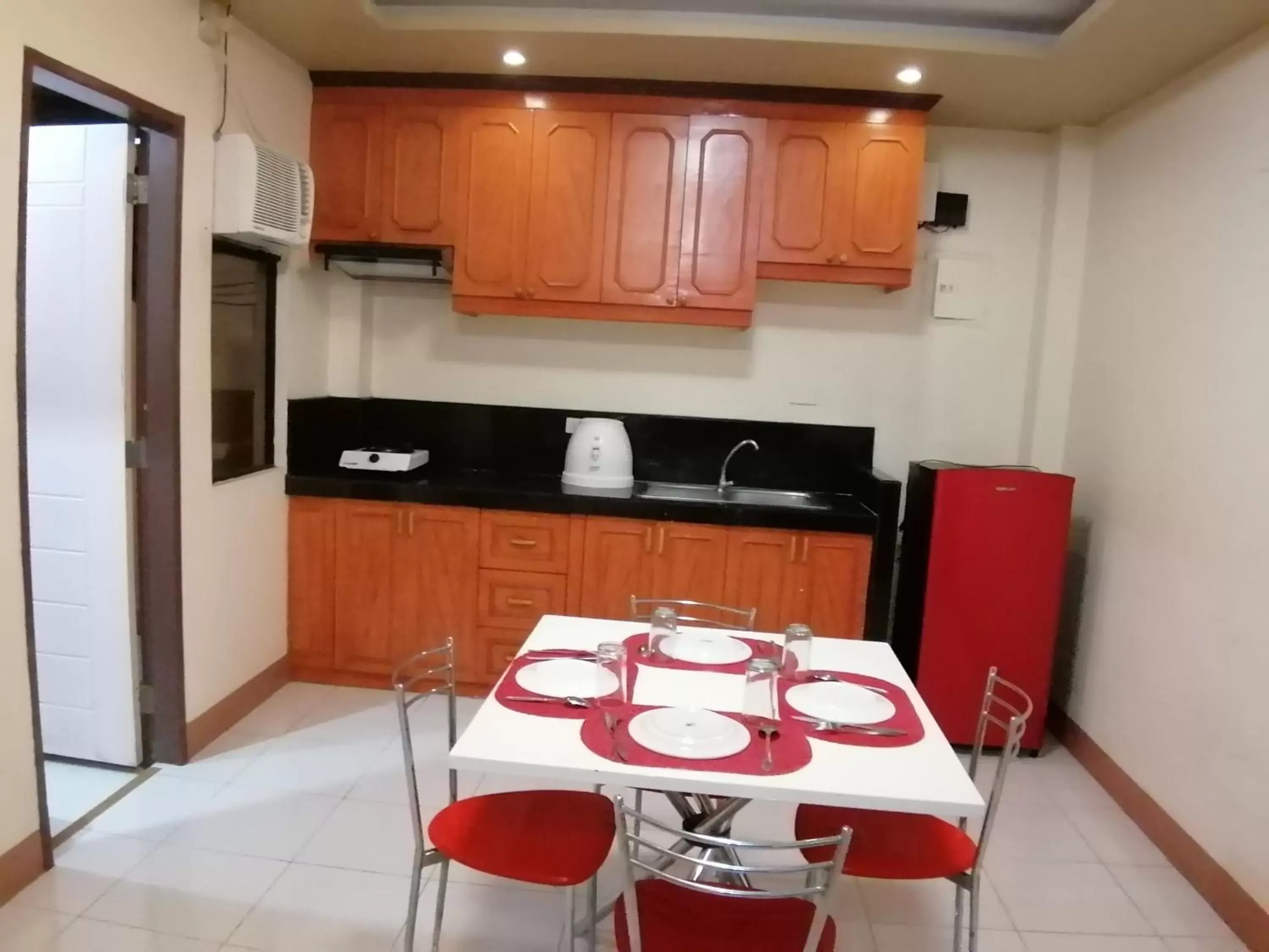 Kitchen or kitchenette, Dining Area in Manora Apartment
