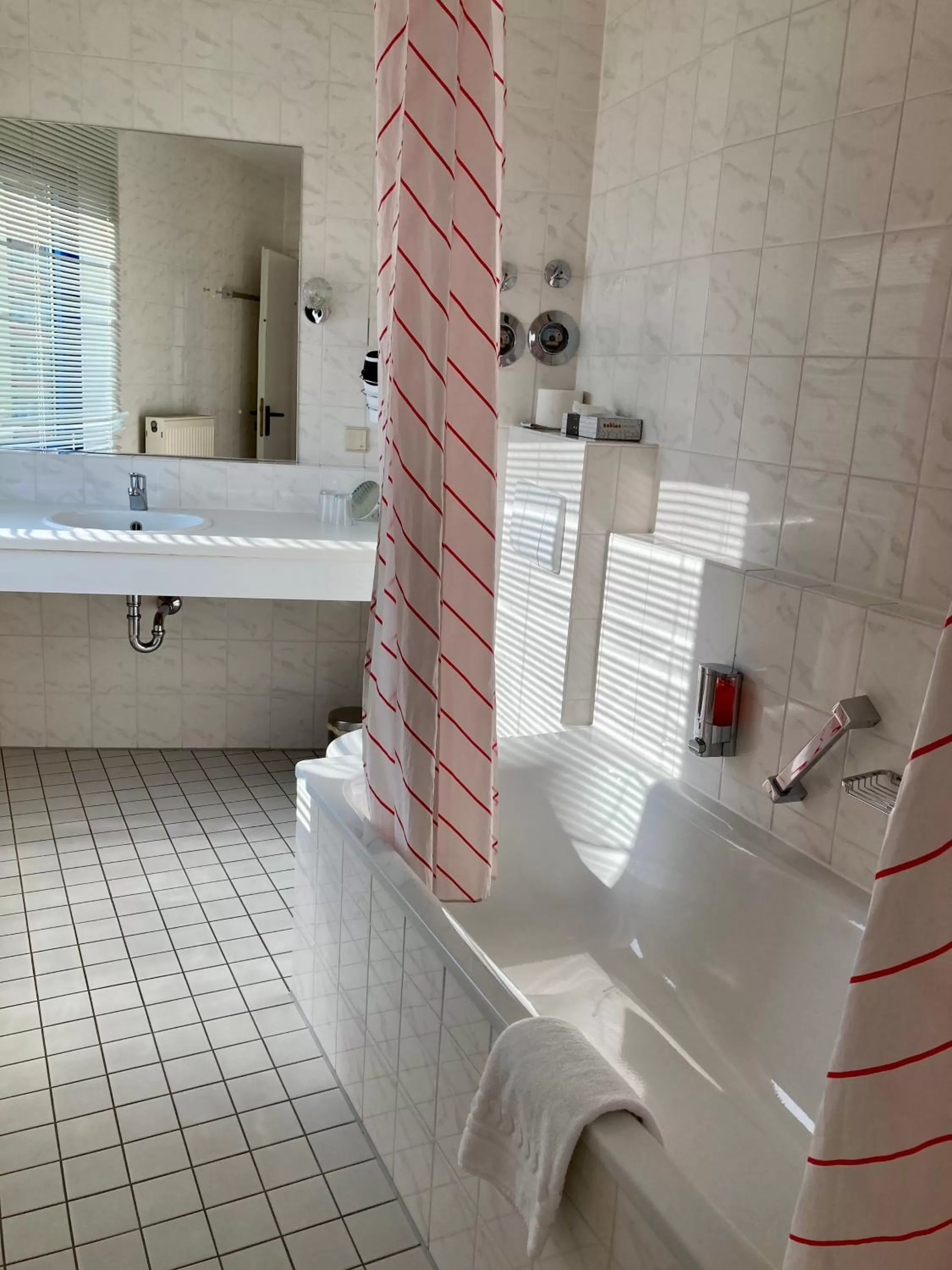 Bathroom in Akzent Congresshotel Hoyerswerda