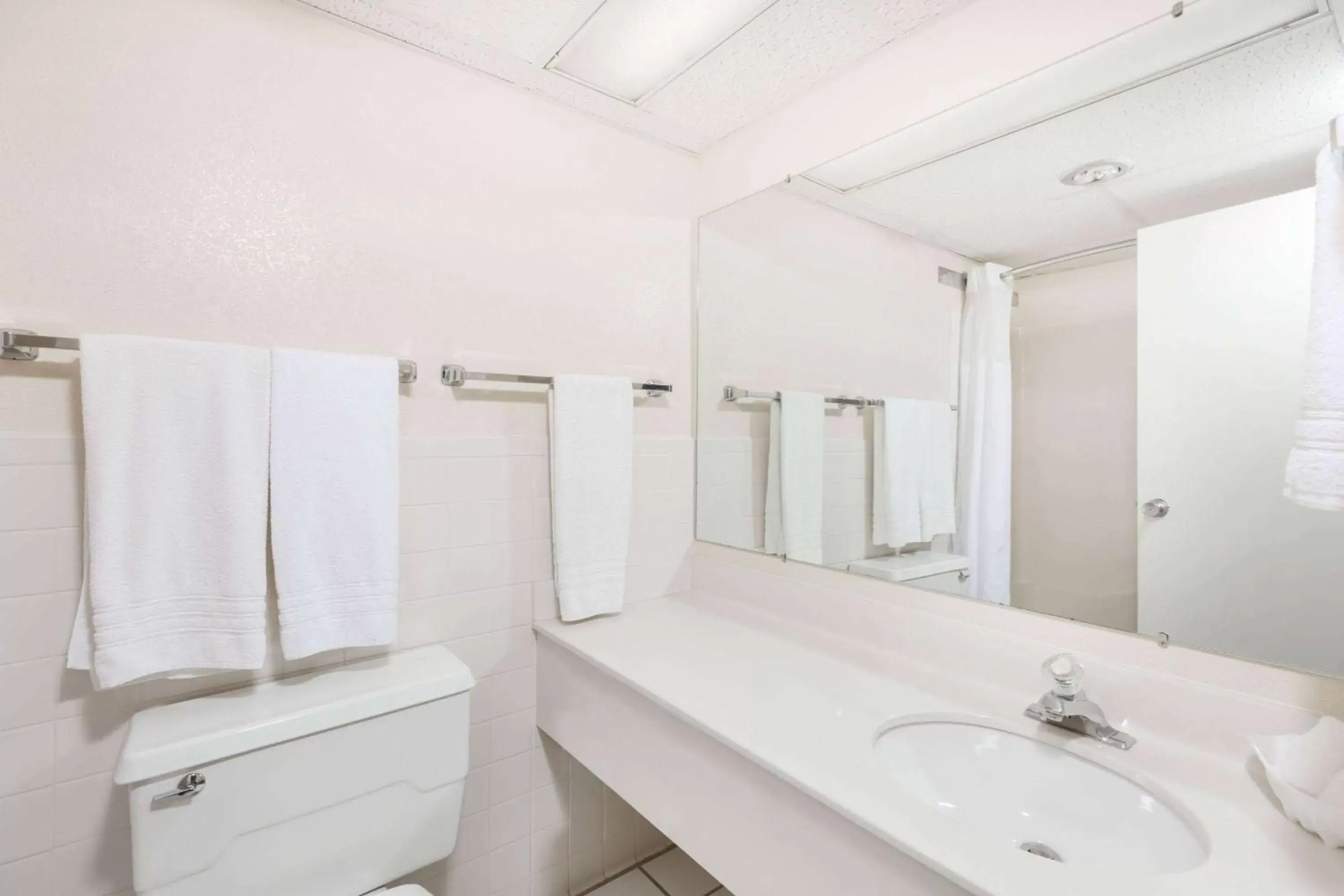 Bathroom in Days Inn by Wyndham Grand Island I-80