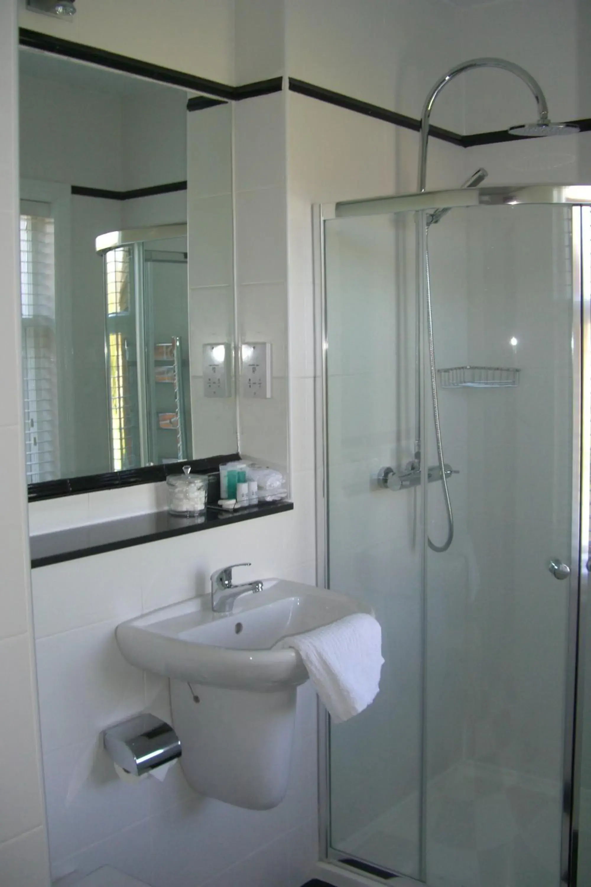 Bathroom in Ash Farm Country House