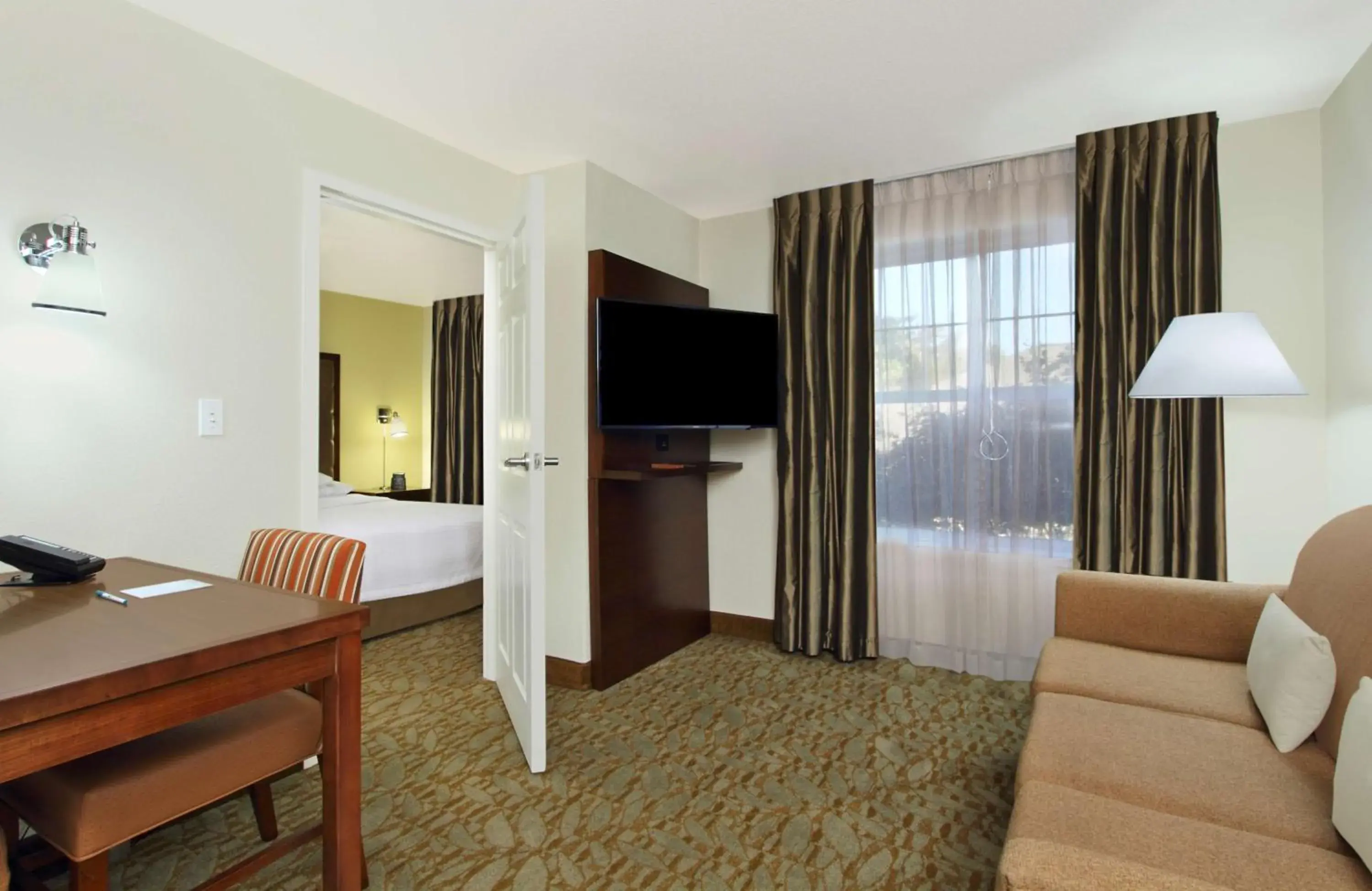 Bedroom, TV/Entertainment Center in Homewood Suites by Hilton Newark Fremont