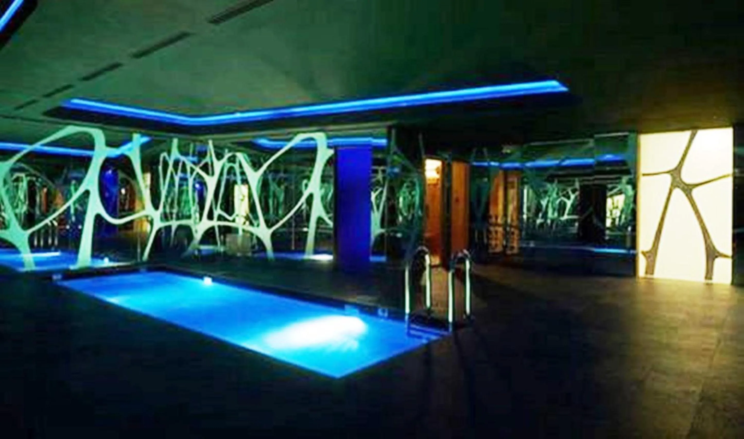 Hot Tub in A Point Arezzo Park Hotel