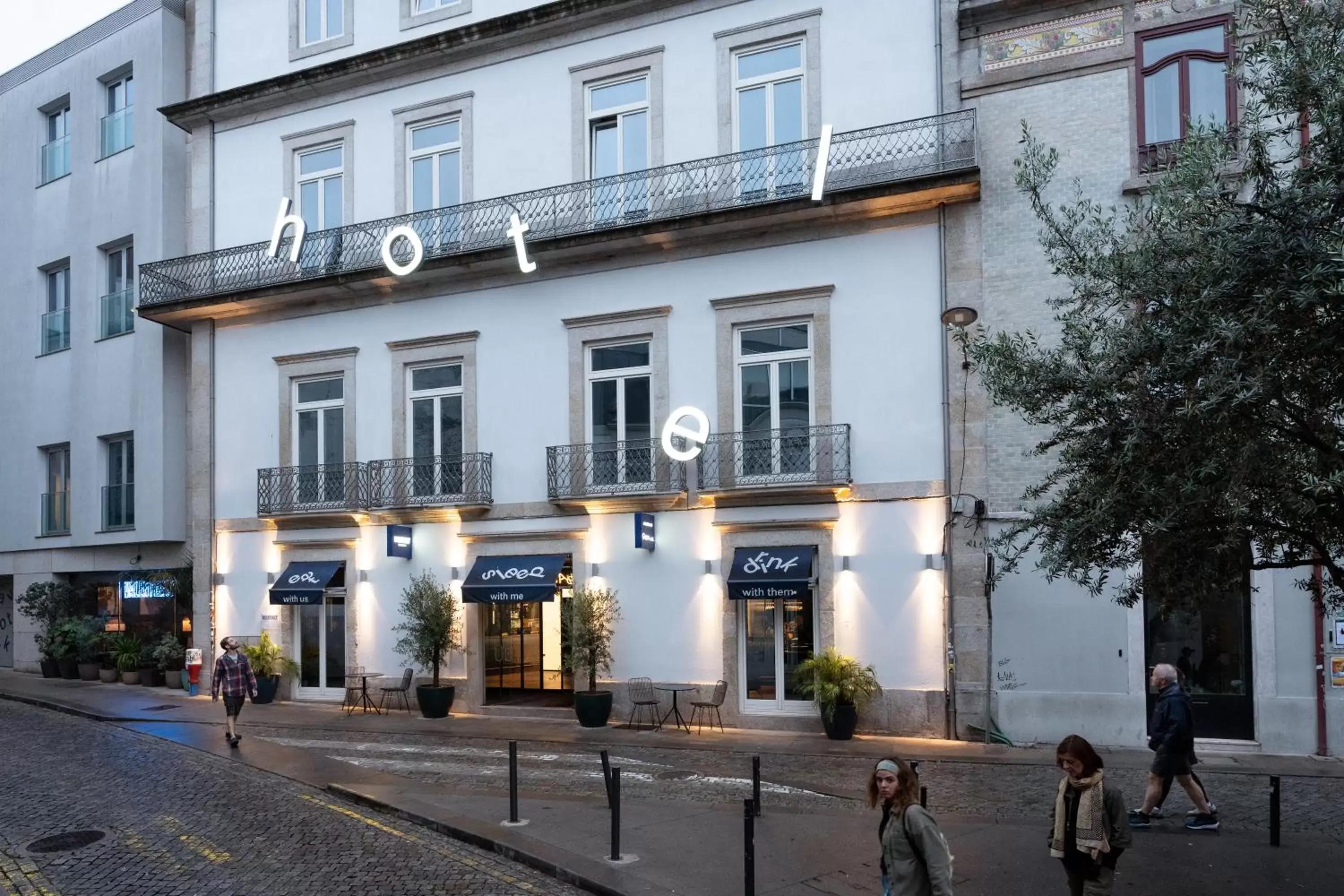 Facade/entrance in chic&basic Gravity Facade/entrance in chic&basic Gravity