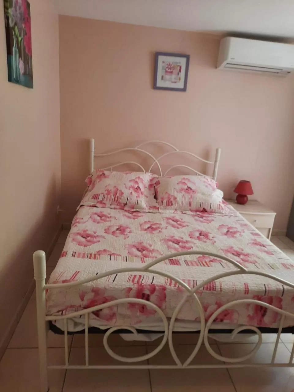 Photo of the whole room, Bed in CHAMBRE LEUCATE VILLAGE