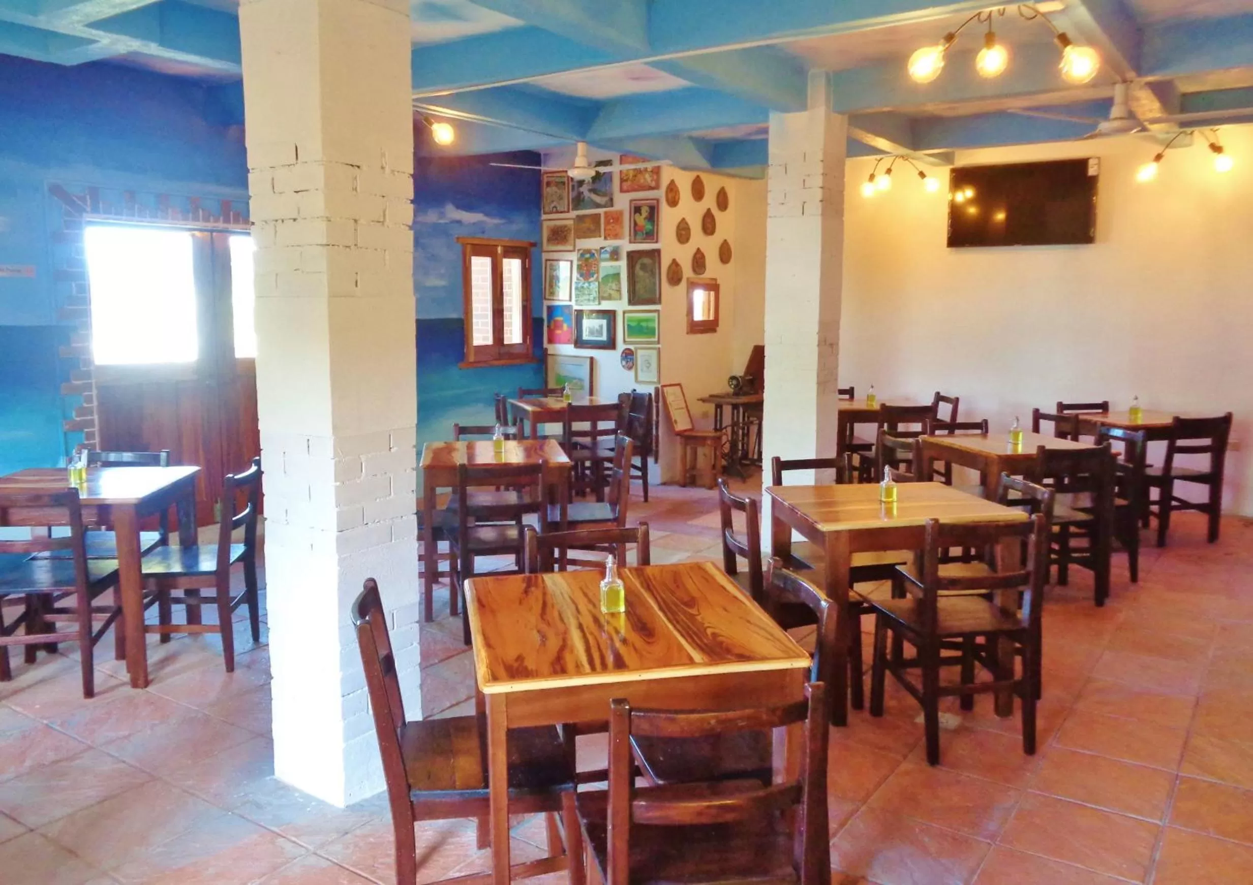 Restaurant/places to eat in Livingston Resort Hotel