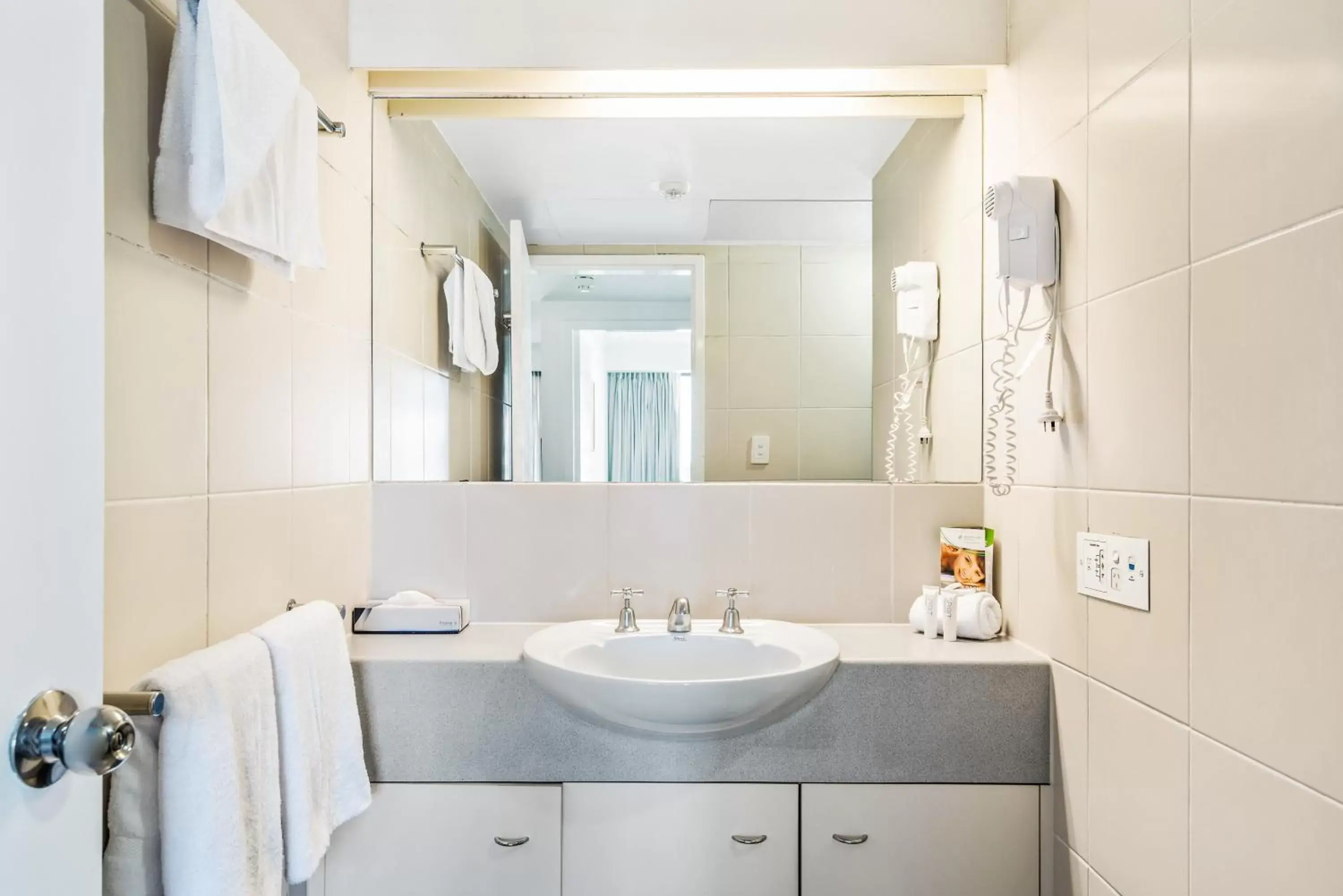 Bathroom in Central Dockside Apartment Hotel